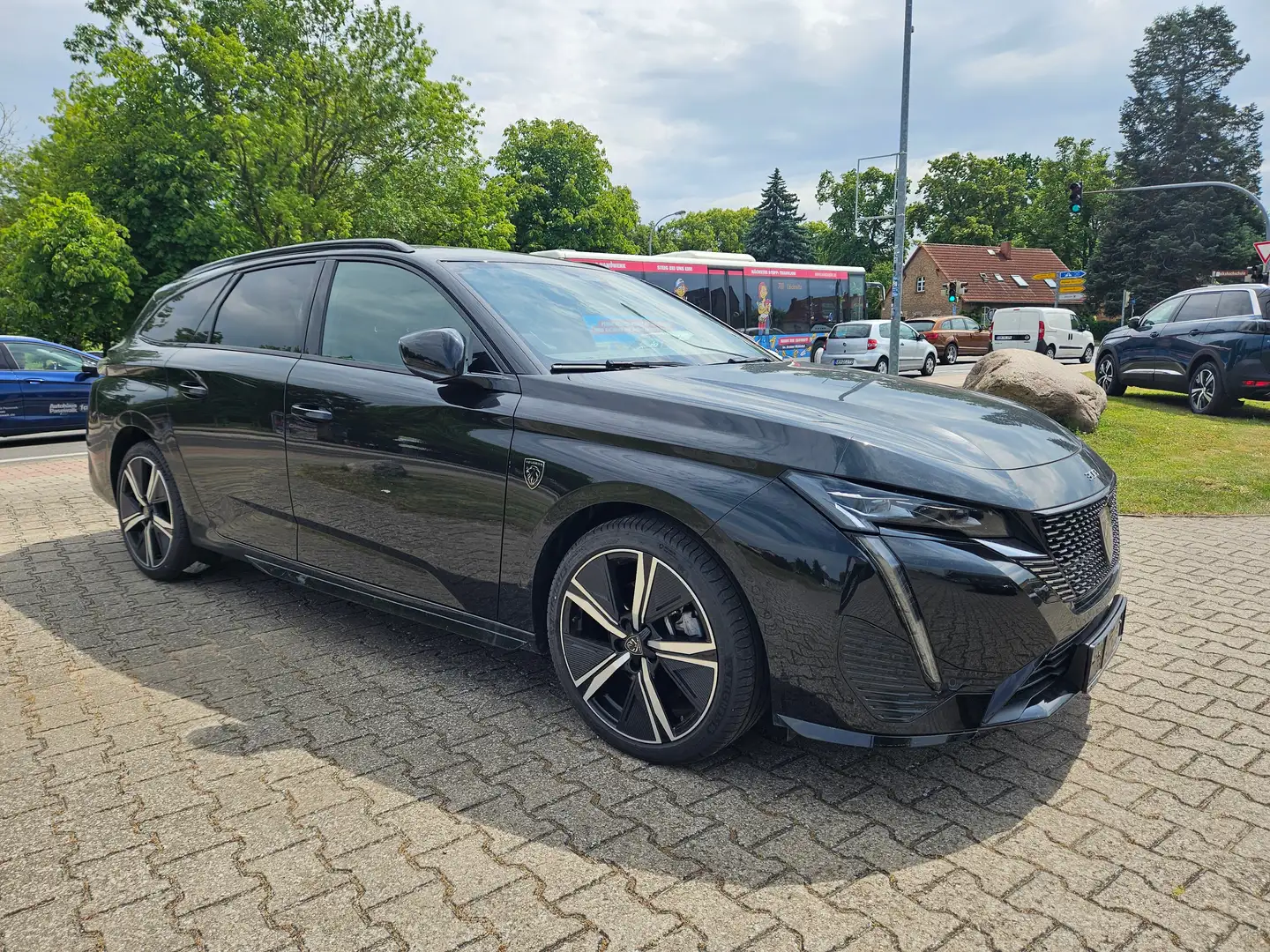 Peugeot 308 SW GT AT Massage 360° NAVI e.Heckkl. Matrix ACC Noir - 1