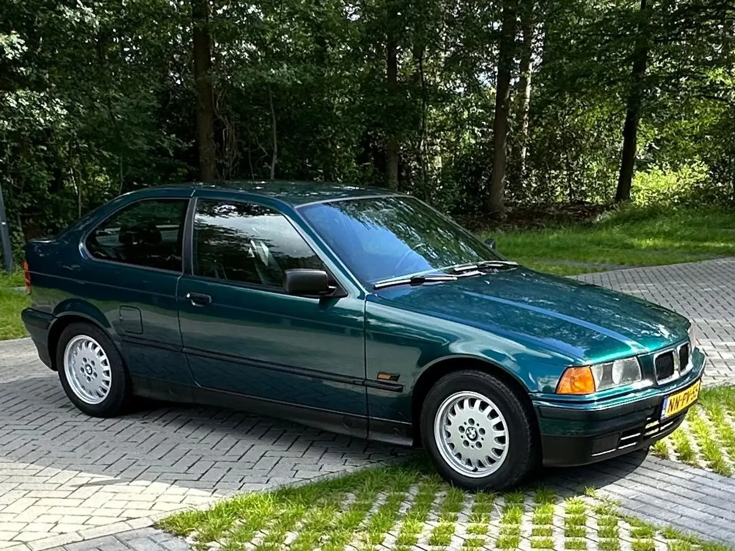 BMW 316 3 serie Compact 316i Executive airco leer lage km Verde - 1