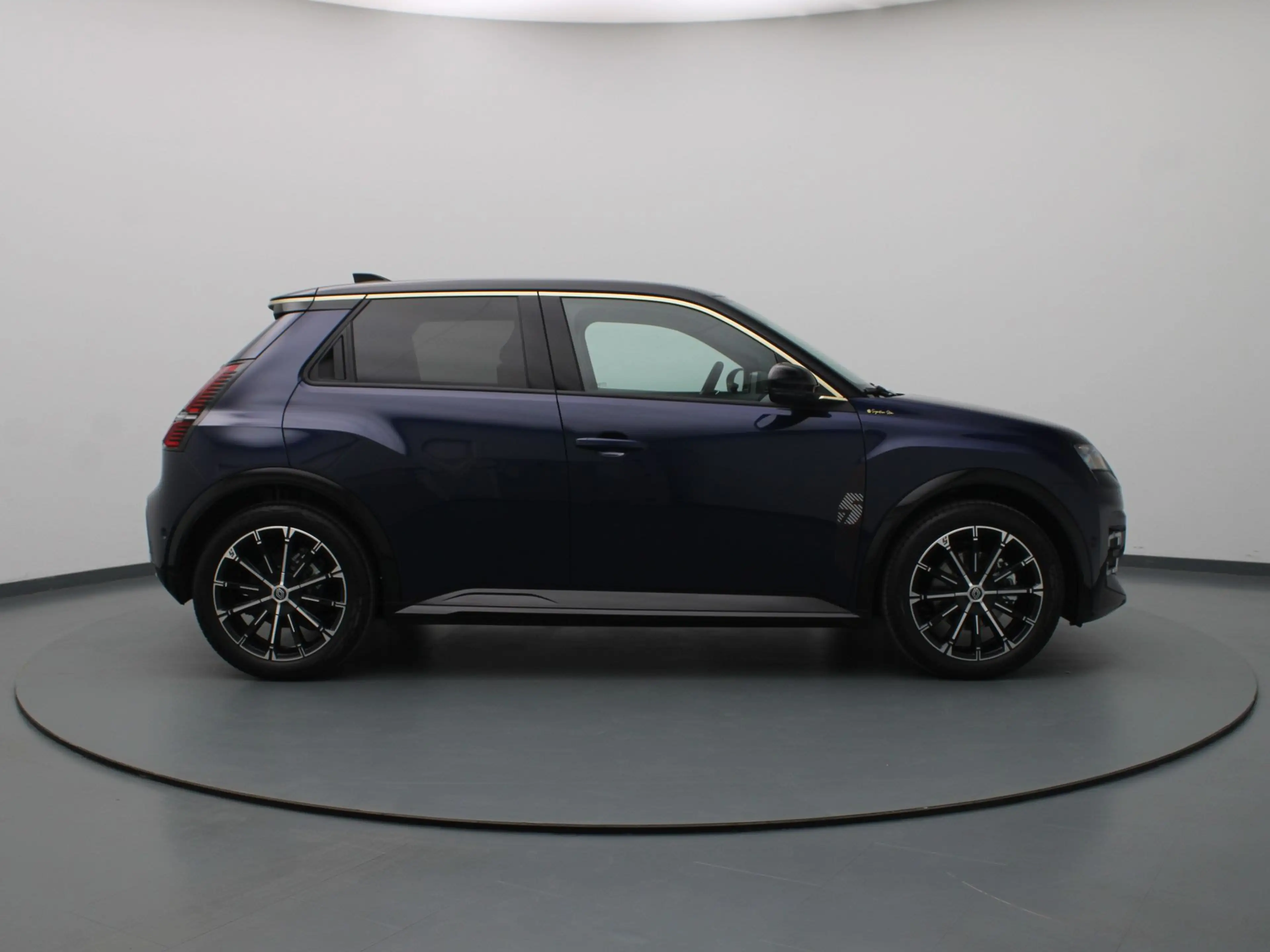 Renault R 5 Iconic comfort range 52 kWh Signature Stam Harman — photo 29