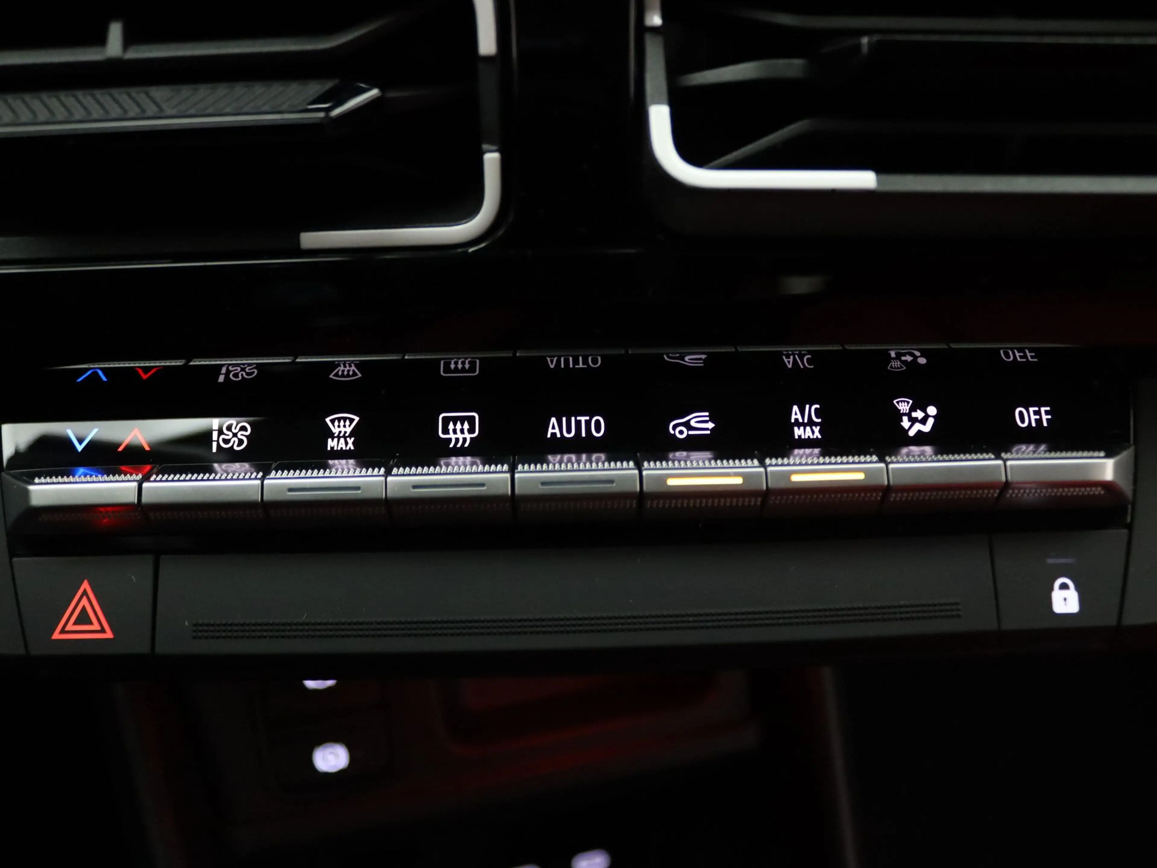 Renault R 5 Iconic comfort range 52 kWh Signature Stam Harman — photo 10