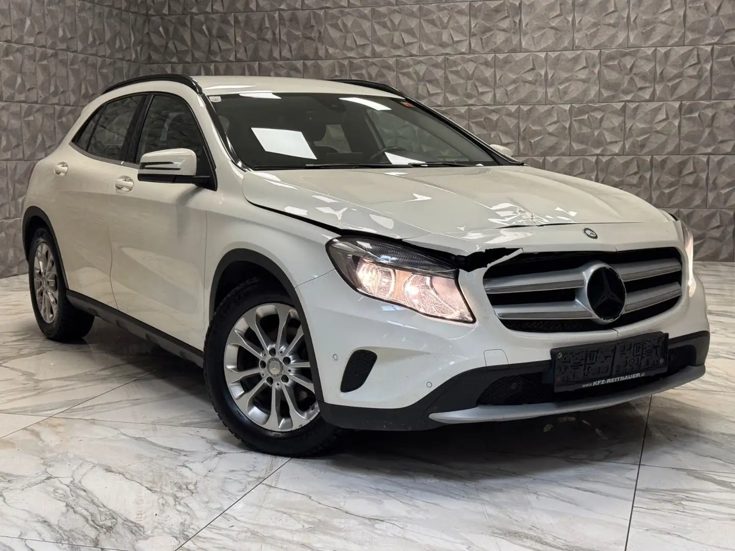 Mercedes-Benz GLA 200 CDI ** AUTOBAHNKILOMETER ** Weiß - 2