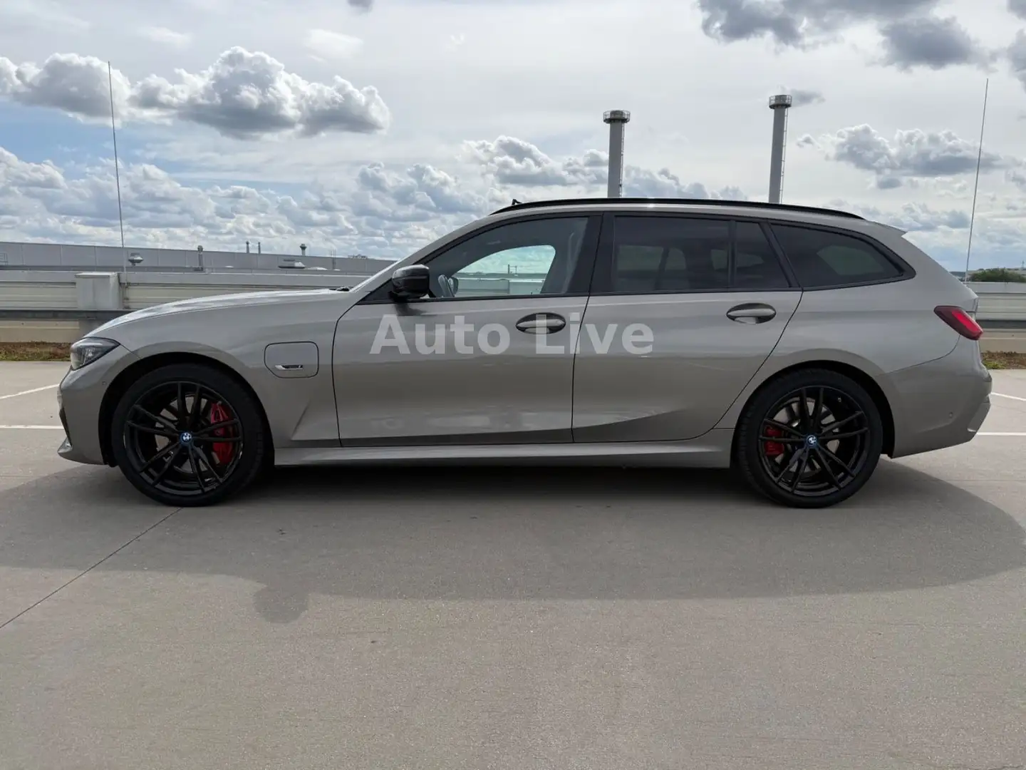 BMW 330 e Tou*SAG*M PAKET*NAVI*LASER*VIRT*HEAD-UP*AHK Grey - 2