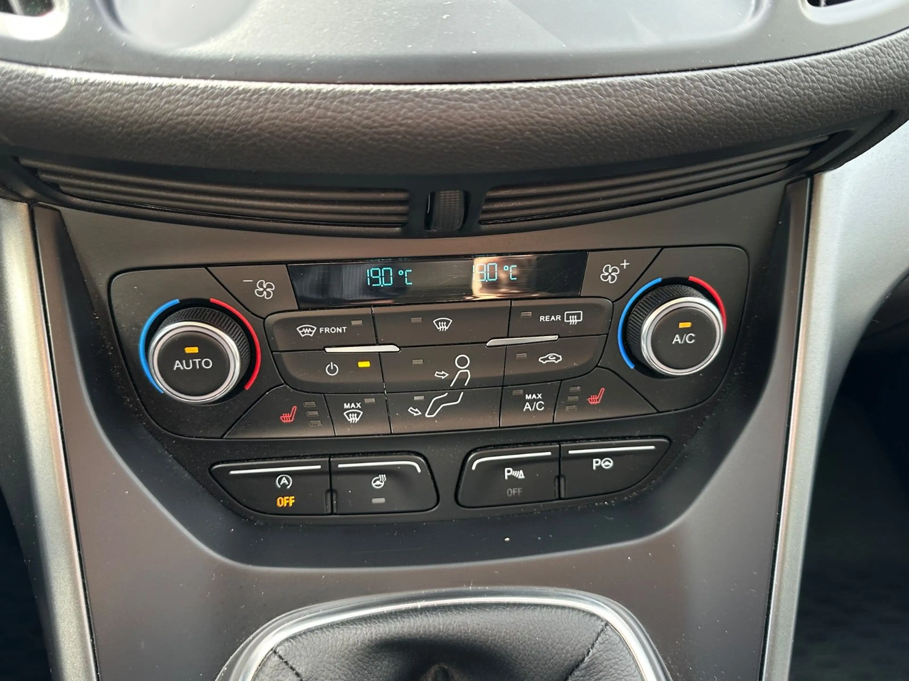 Ford Kuga Cool & Connect PDC+NAVI+SHZ+PDC+CARPLAY+AHK — photo 14