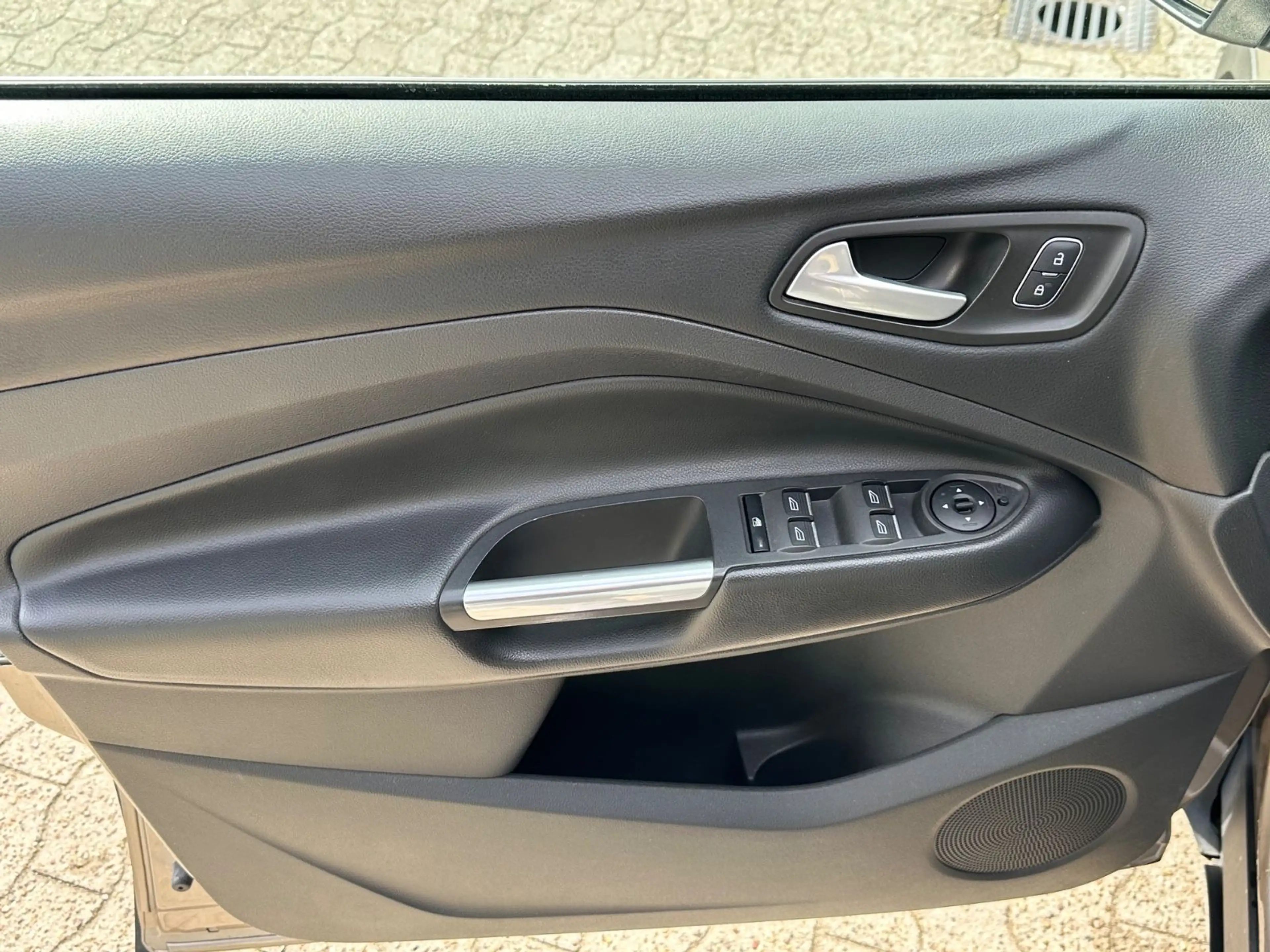 Ford Kuga Cool & Connect PDC+NAVI+SHZ+PDC+CARPLAY+AHK — photo 6