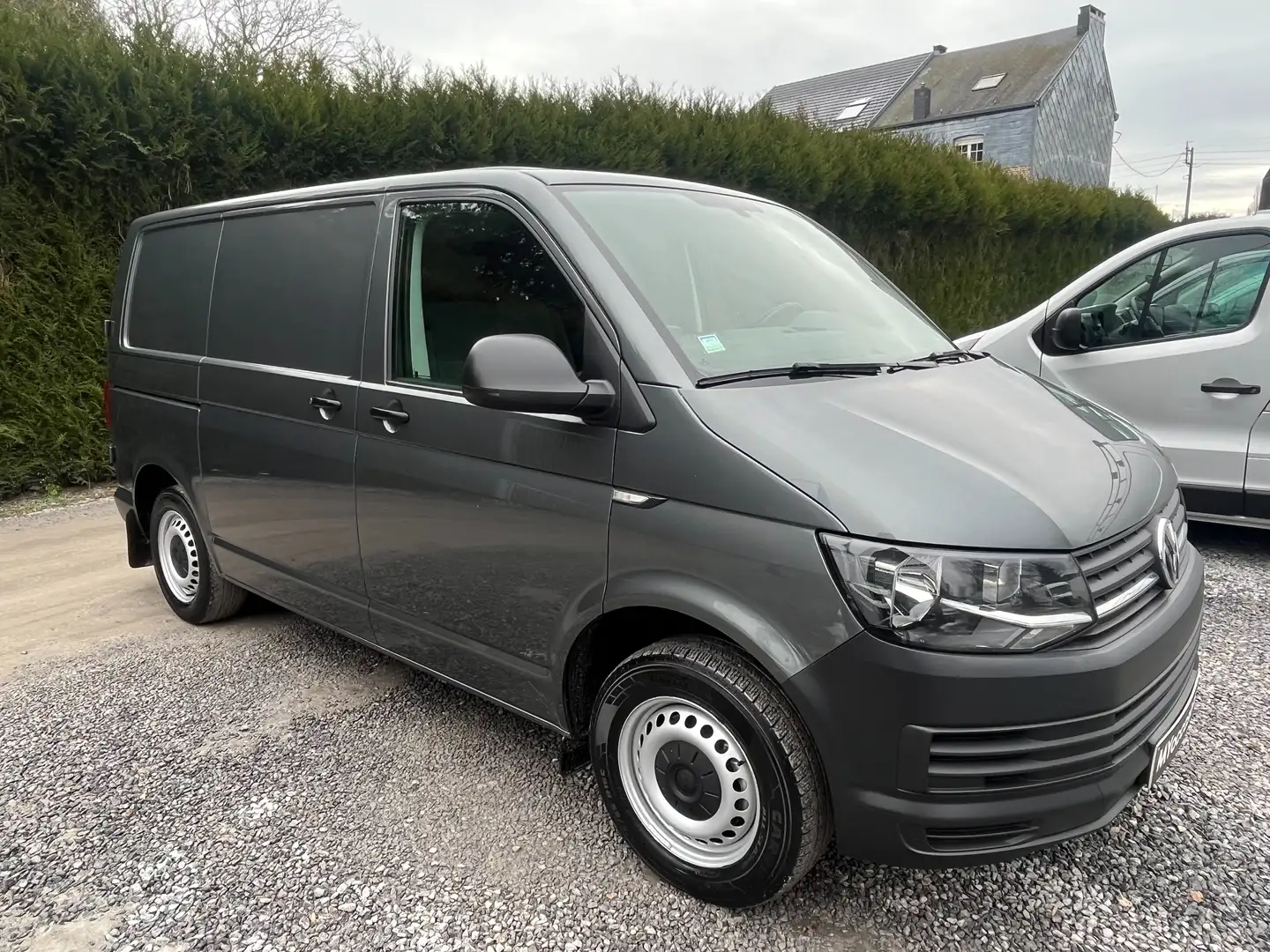 Volkswagen T6 Transporter 2.0 TDi - UTILITAIRE - 3 PLACES - PARFAIT ETAT - Gris - 2