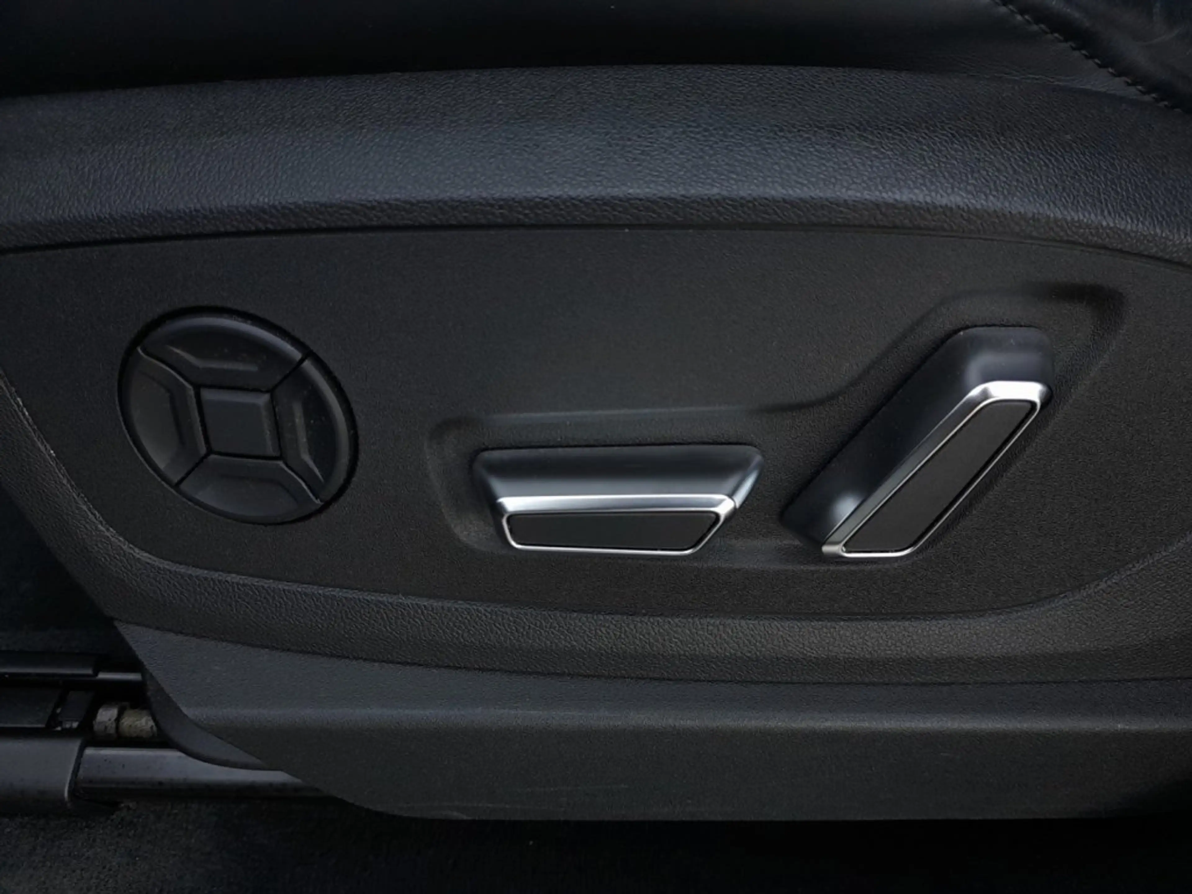 Audi e-tron "S" 95  QUATTRO S-LINE BLACK *NP: € 120.353,- / LEDER SPORTSITZE PLUS / 22 ZOLL / MATRIX-LED / SKY* — photo 12