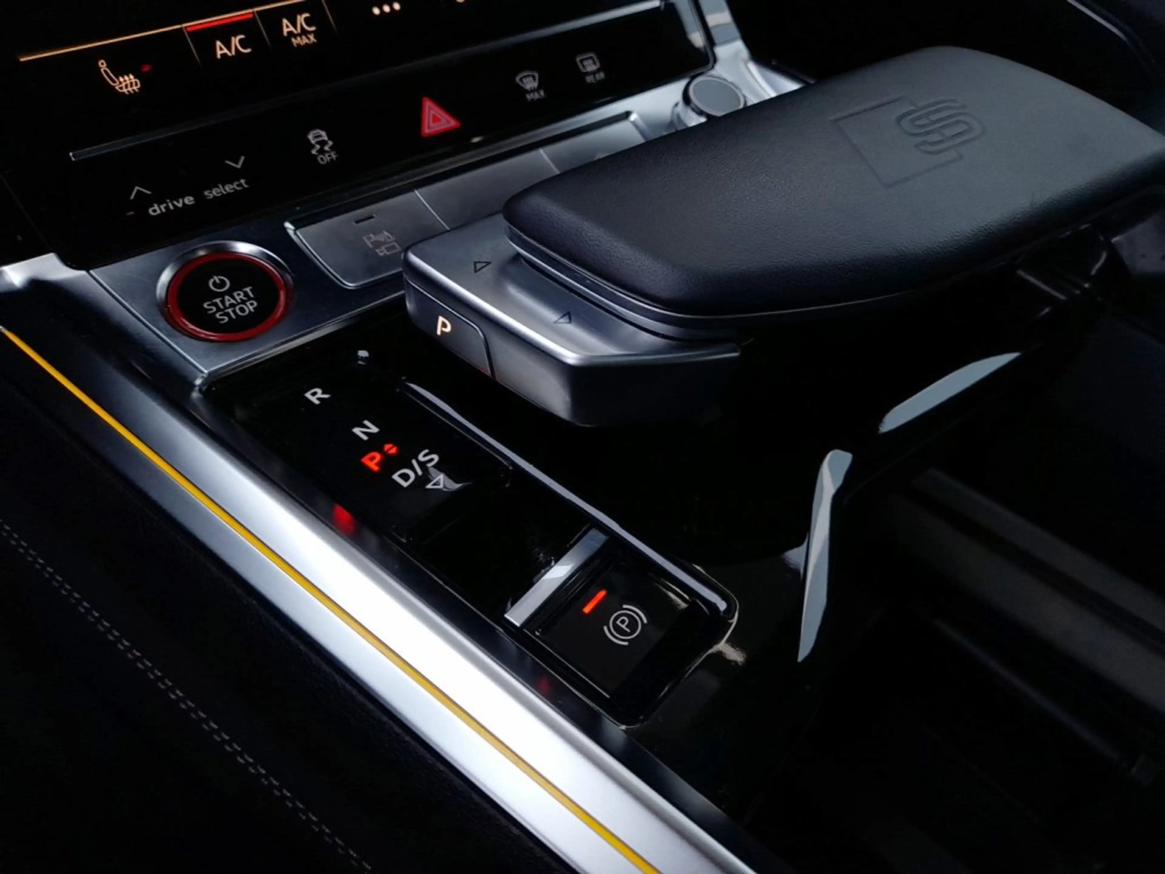 Audi e-tron "S" 95  QUATTRO S-LINE BLACK *NP: € 120.353,- / LEDER SPORTSITZE PLUS / 22 ZOLL / MATRIX-LED / SKY* — photo 10