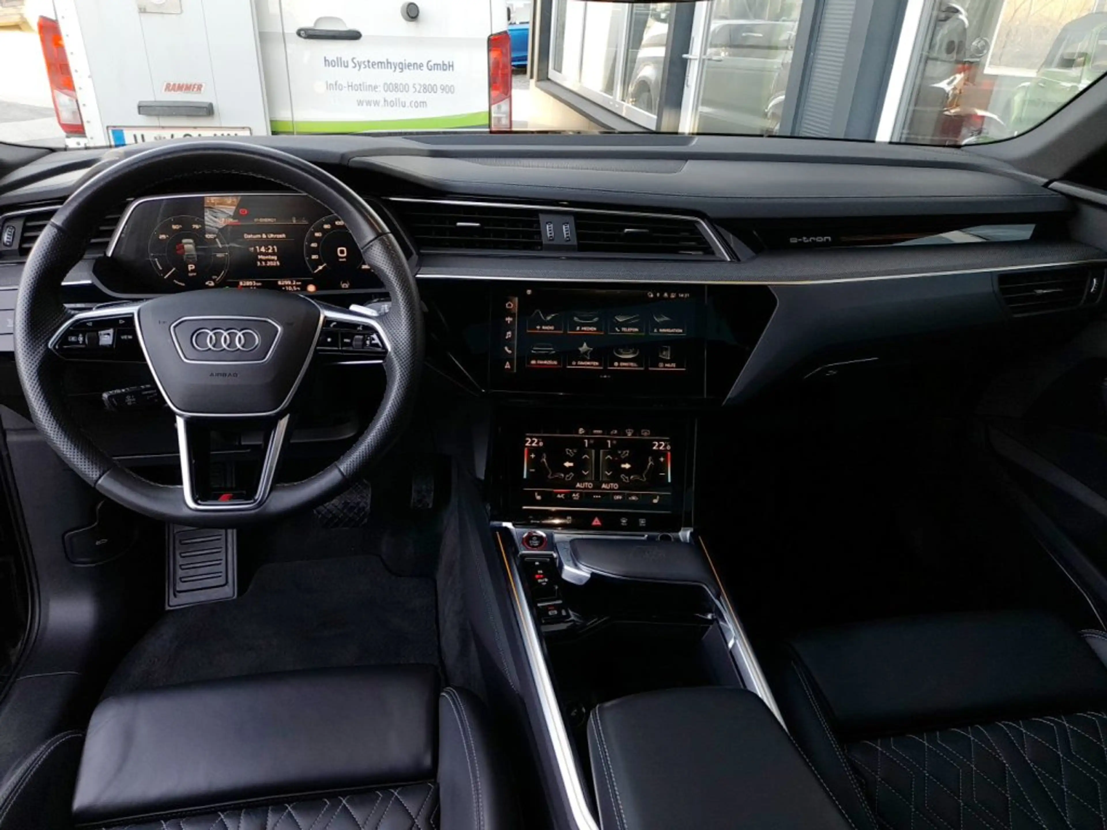 Audi e-tron "S" 95  QUATTRO S-LINE BLACK *NP: € 120.353,- / LEDER SPORTSITZE PLUS / 22 ZOLL / MATRIX-LED / SKY* — photo 4