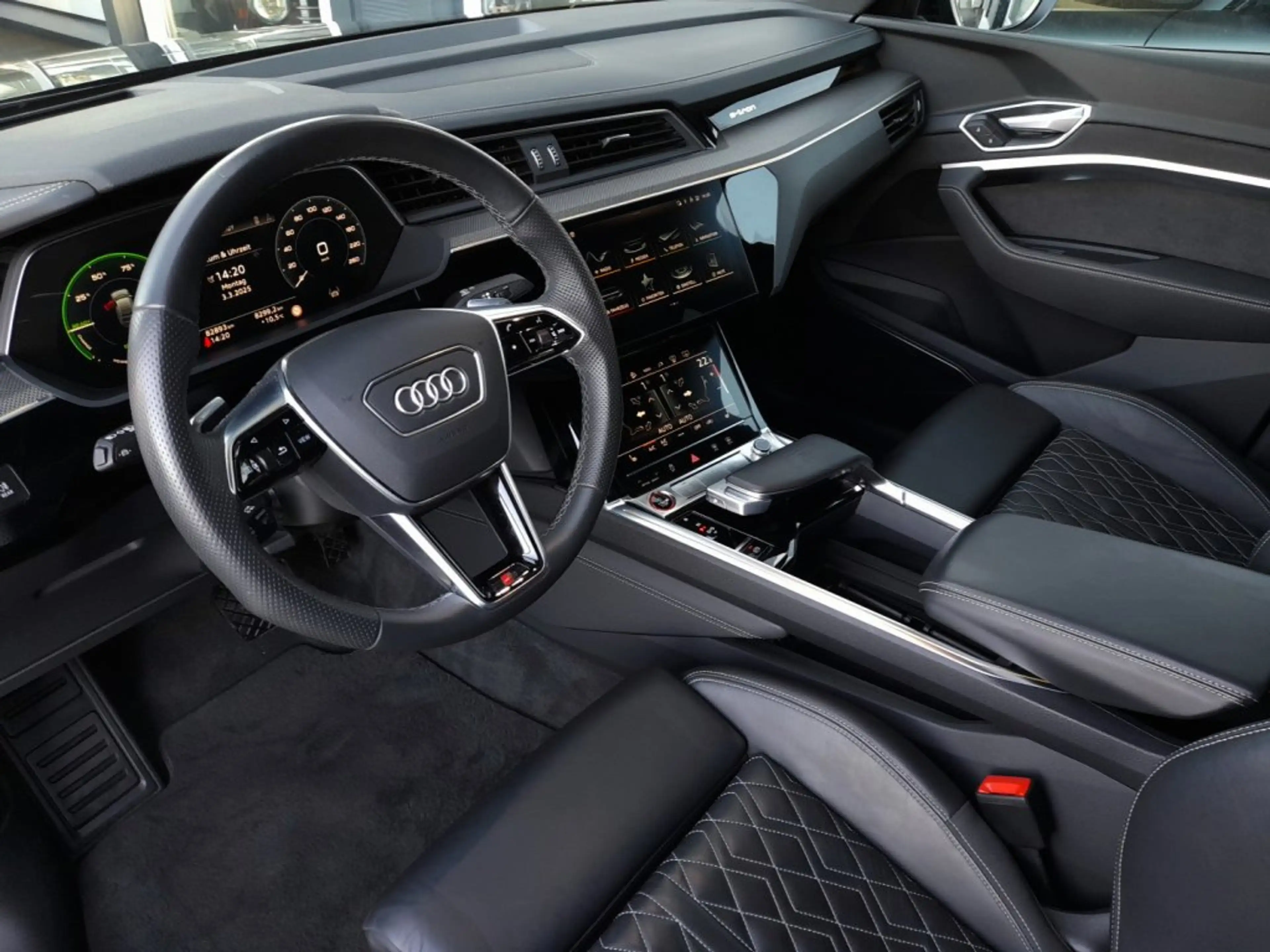 Audi e-tron "S" 95  QUATTRO S-LINE BLACK *NP: € 120.353,- / LEDER SPORTSITZE PLUS / 22 ZOLL / MATRIX-LED / SKY* — photo 13