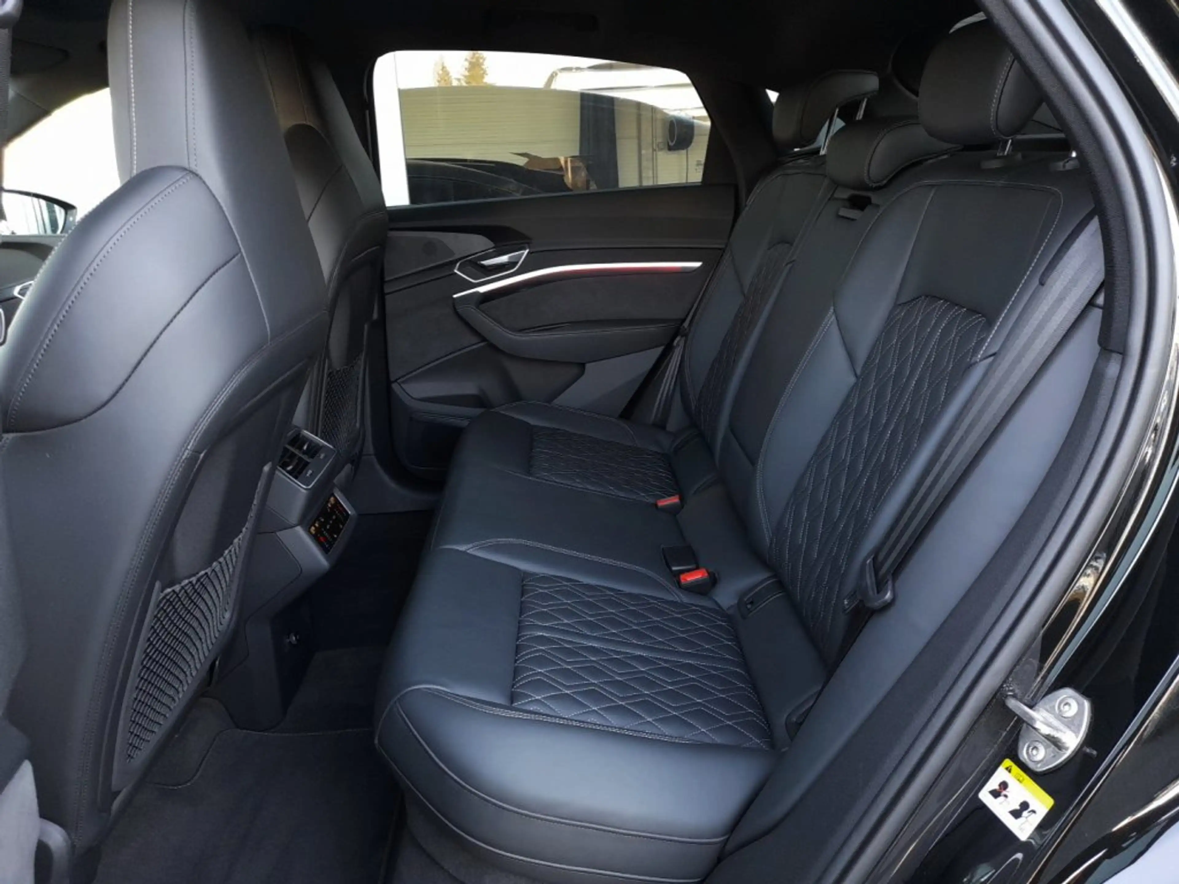 Audi e-tron "S" 95  QUATTRO S-LINE BLACK *NP: € 120.353,- / LEDER SPORTSITZE PLUS / 22 ZOLL / MATRIX-LED / SKY* — photo 15
