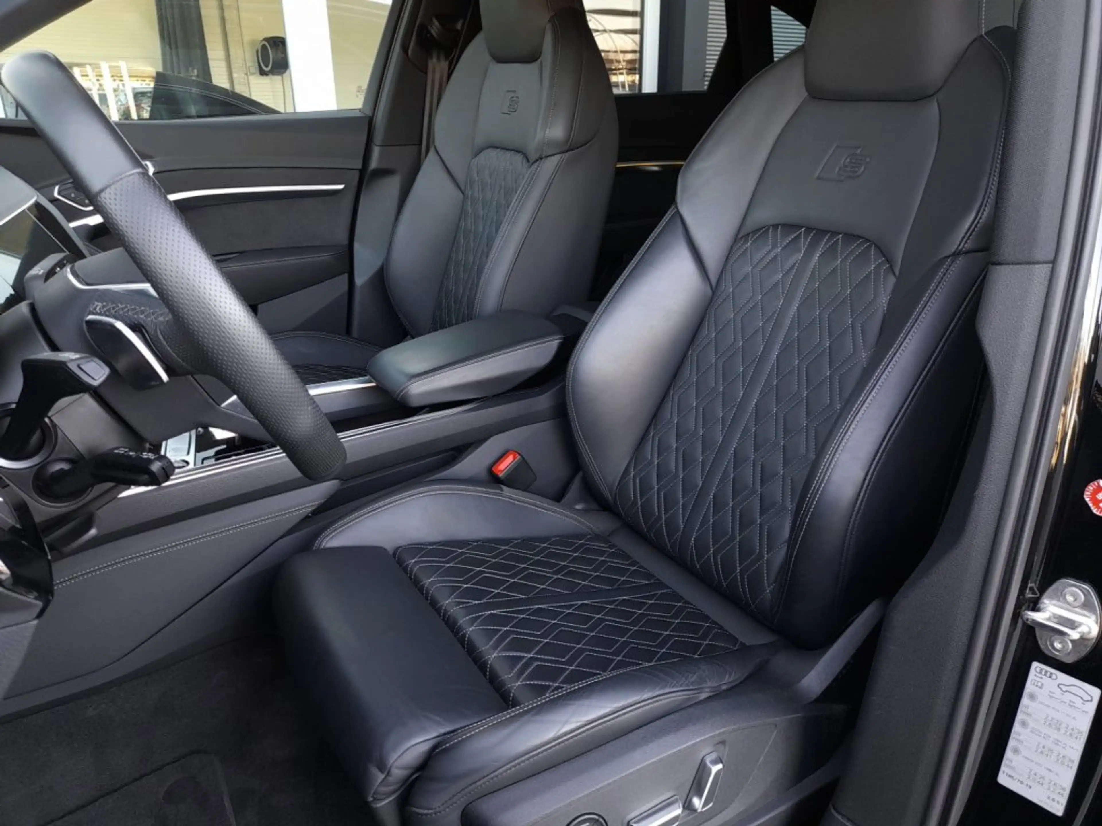Audi e-tron "S" 95  QUATTRO S-LINE BLACK *NP: € 120.353,- / LEDER SPORTSITZE PLUS / 22 ZOLL / MATRIX-LED / SKY* — photo 14
