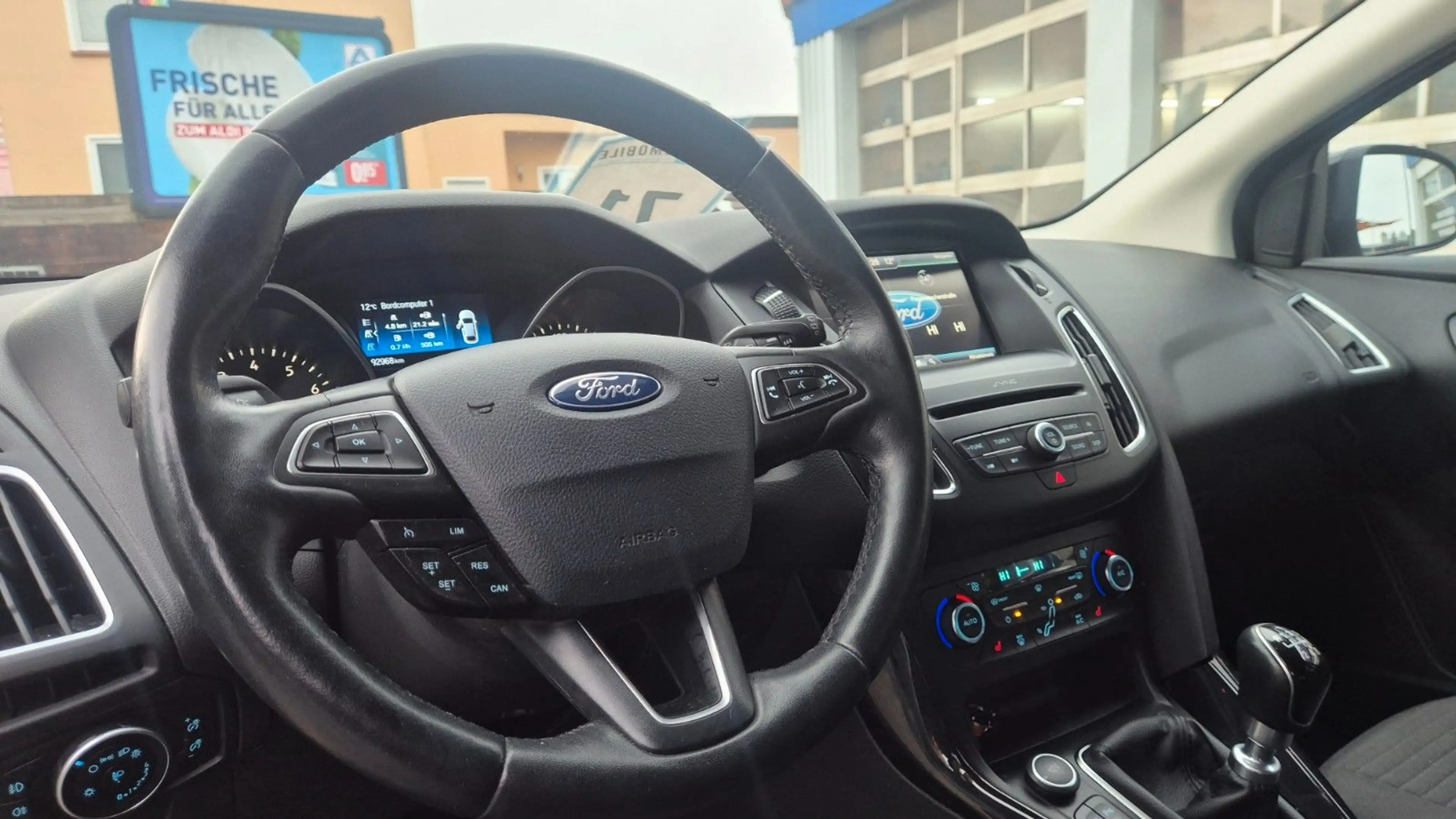 Ford Focus Turnier Titanium — photo 14