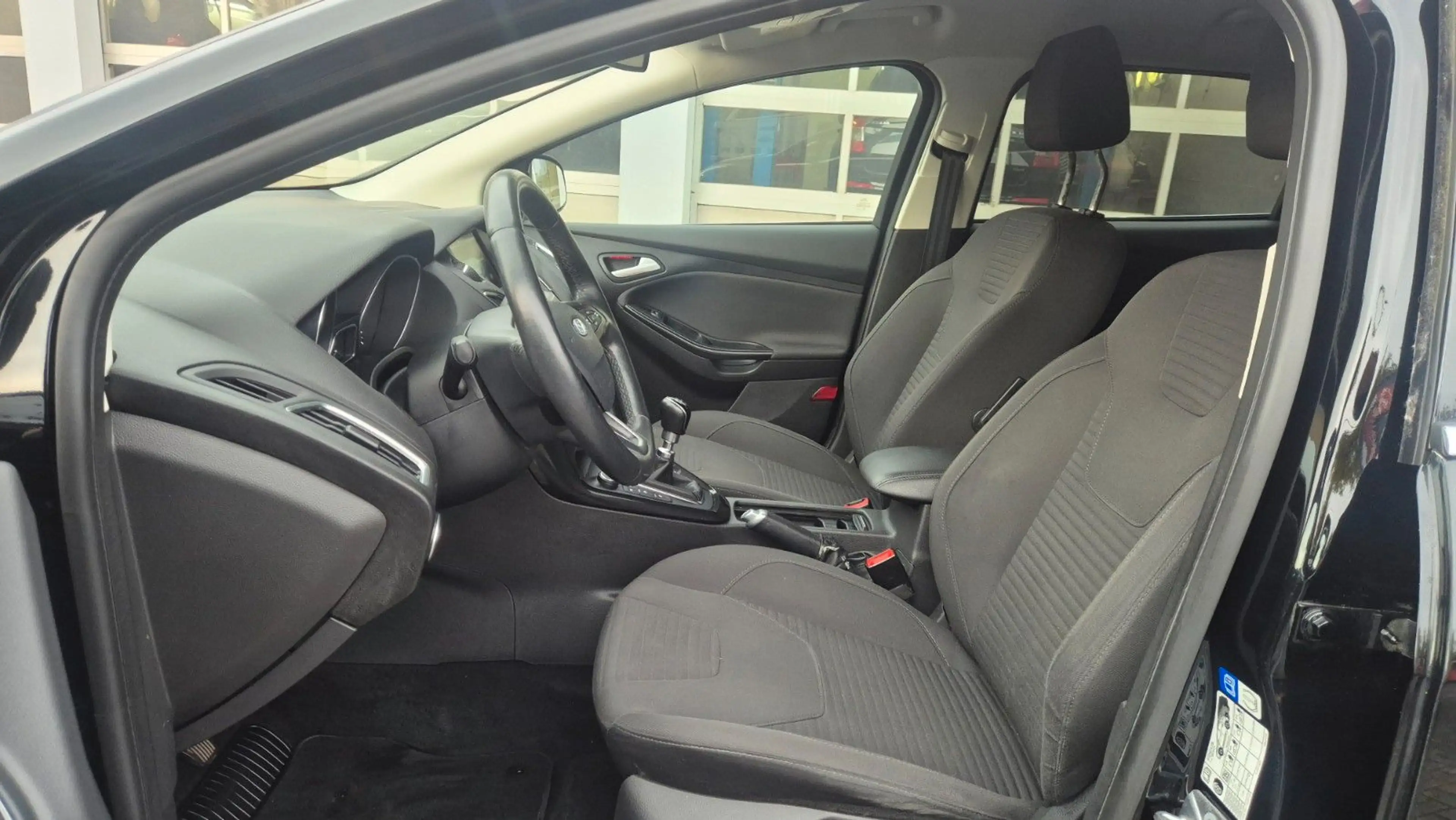 Ford Focus Turnier Titanium — photo 12