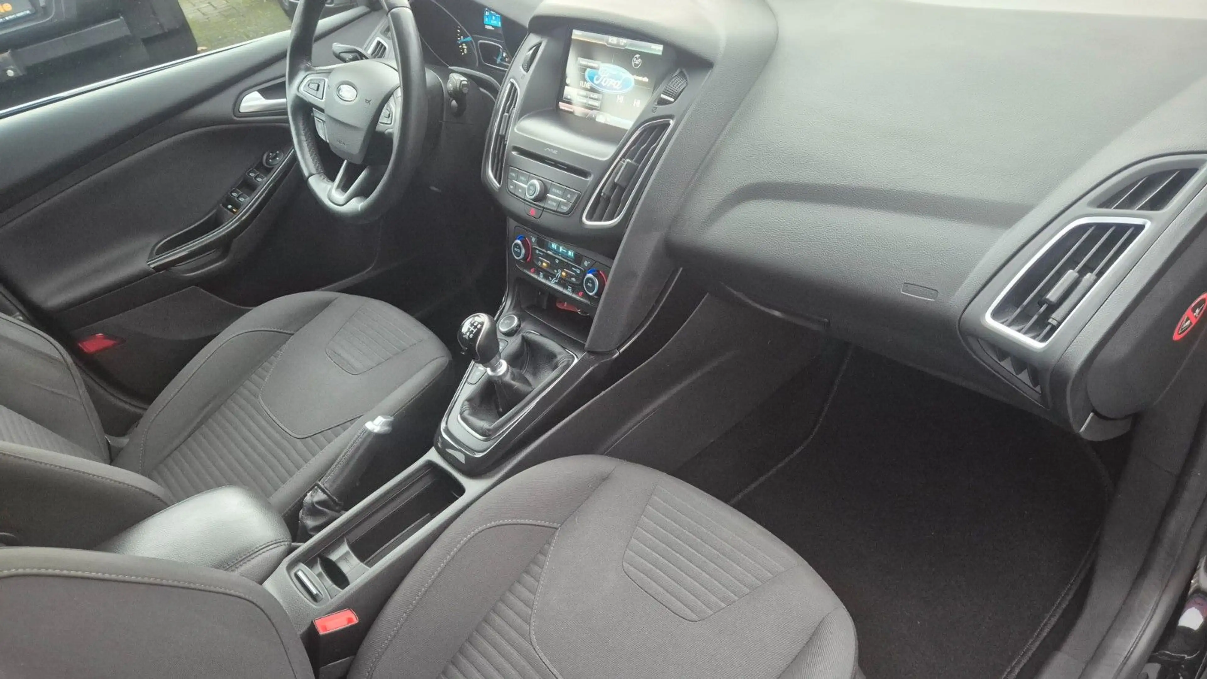 Ford Focus Turnier Titanium — photo 11