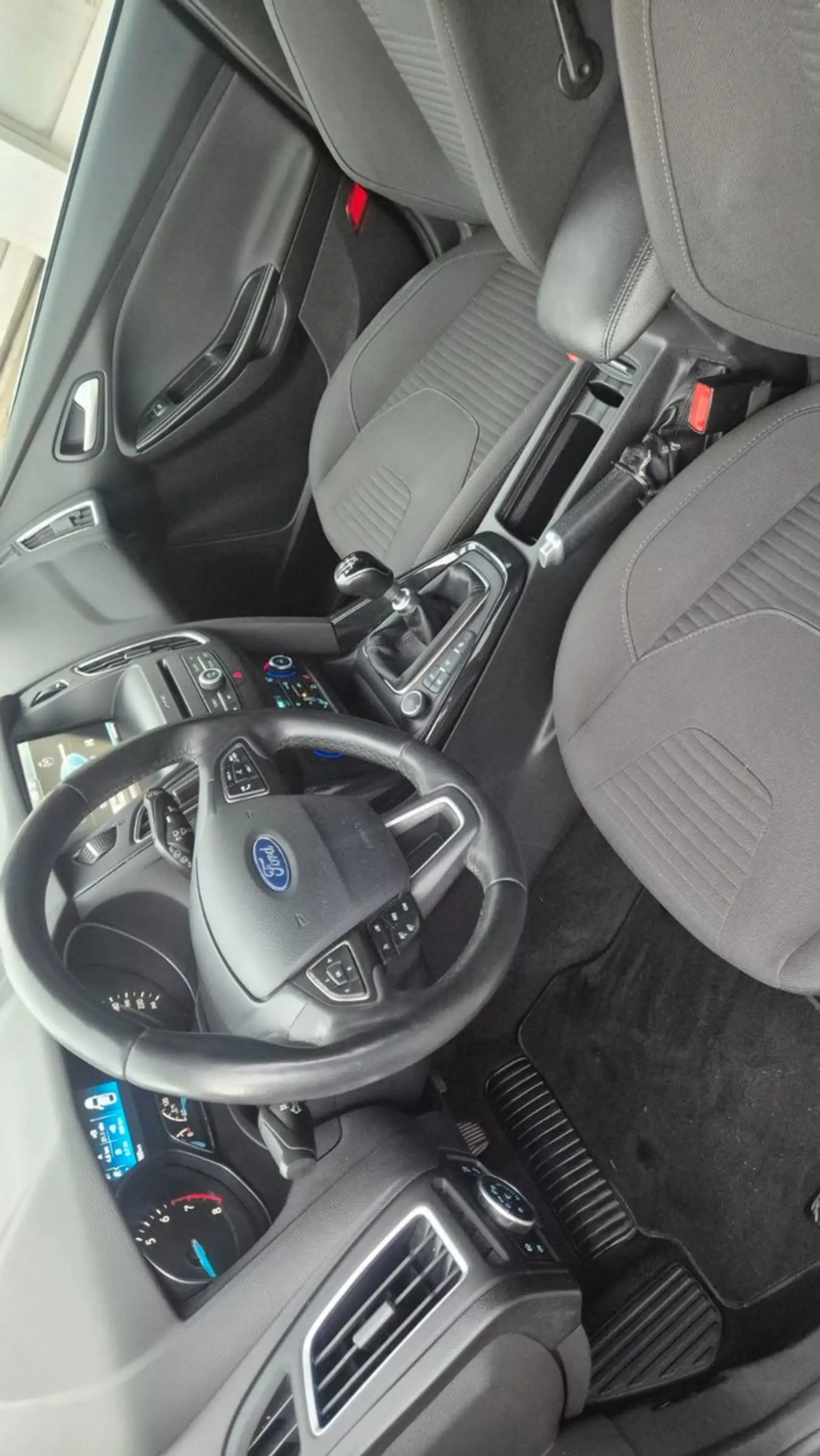 Ford Focus Turnier Titanium — photo 13