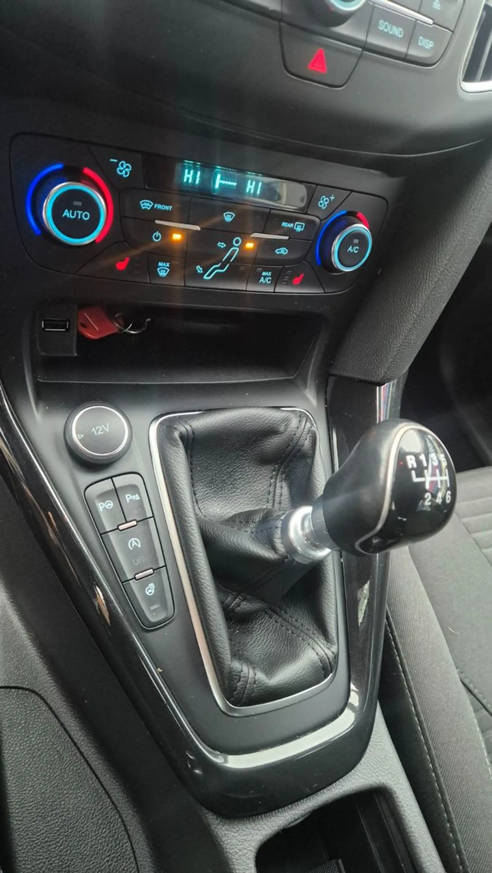 Ford Focus Turnier Titanium — photo 15