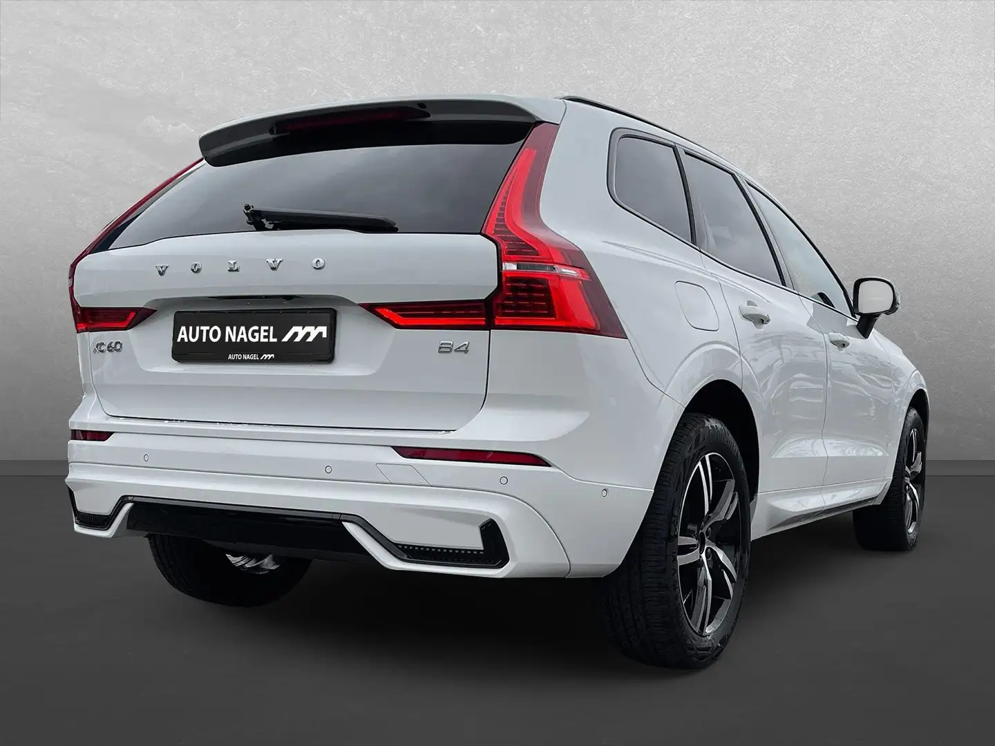 Volvo XC60 B4 Benzin R-Design+Panoramadach+360 Kamera Bílá - 2