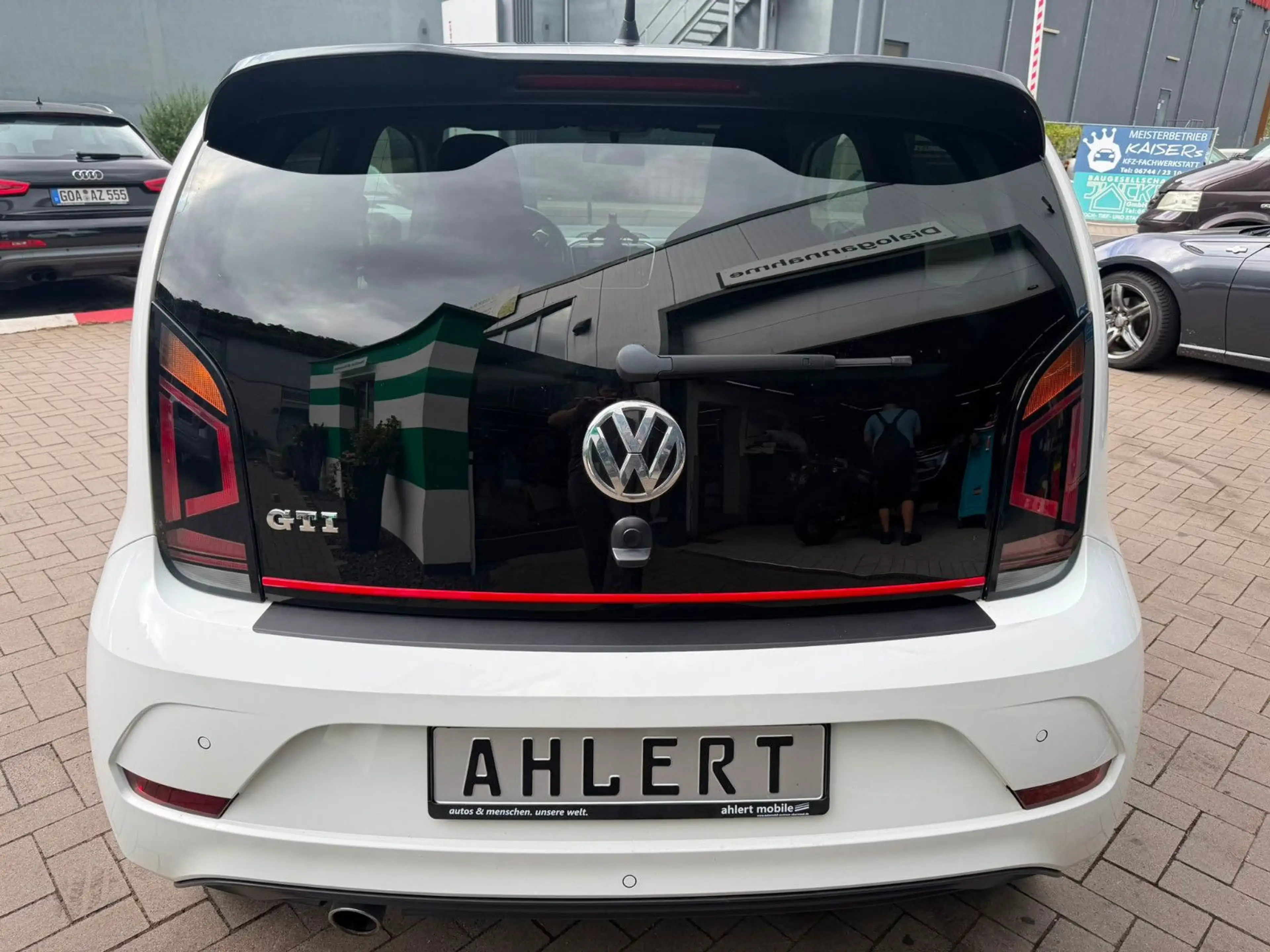 Volkswagen up! GTI LED — photo 7