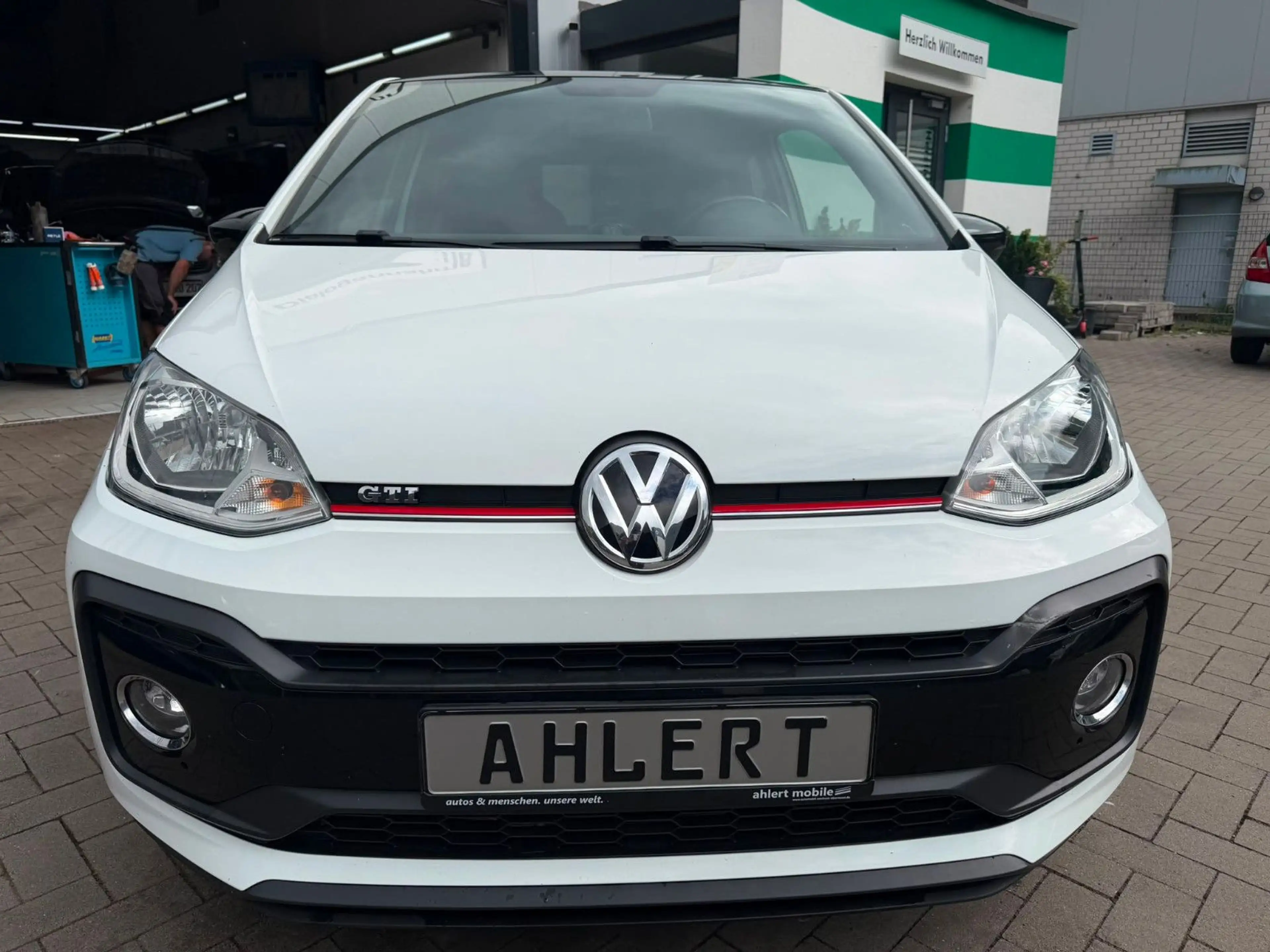 Volkswagen up! GTI LED — photo 2