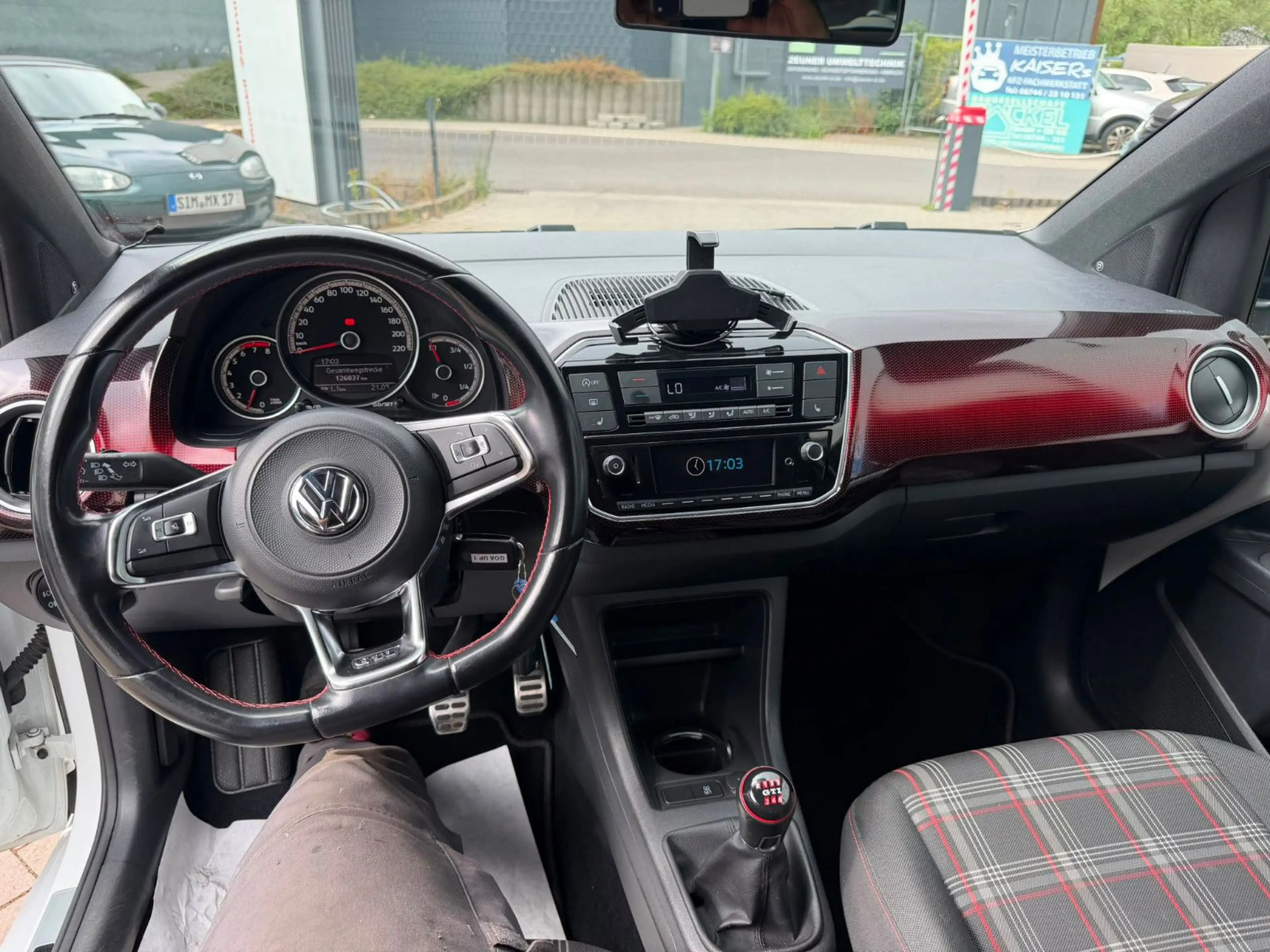 Volkswagen up! GTI LED — photo 11