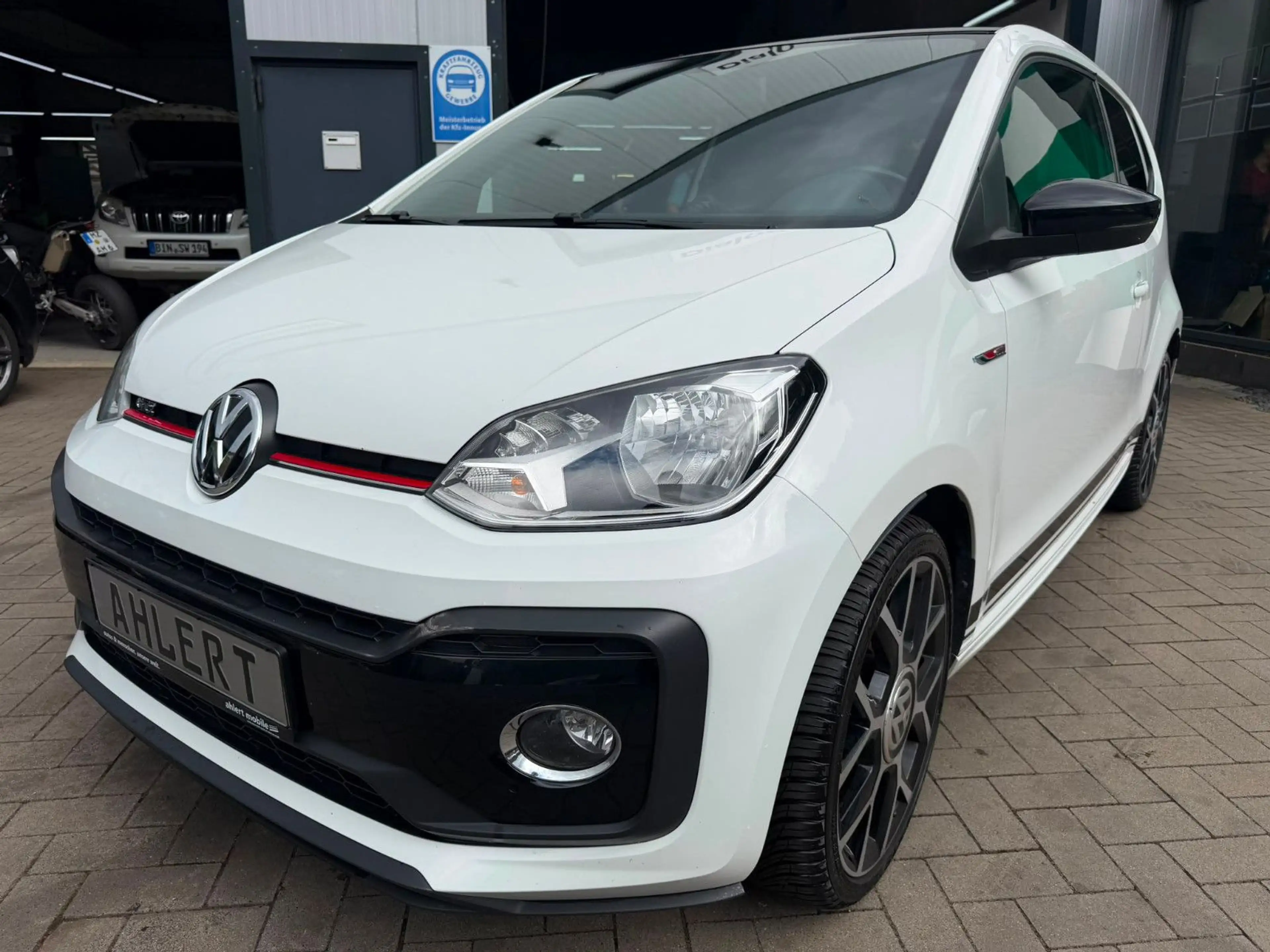 Volkswagen up! GTI LED