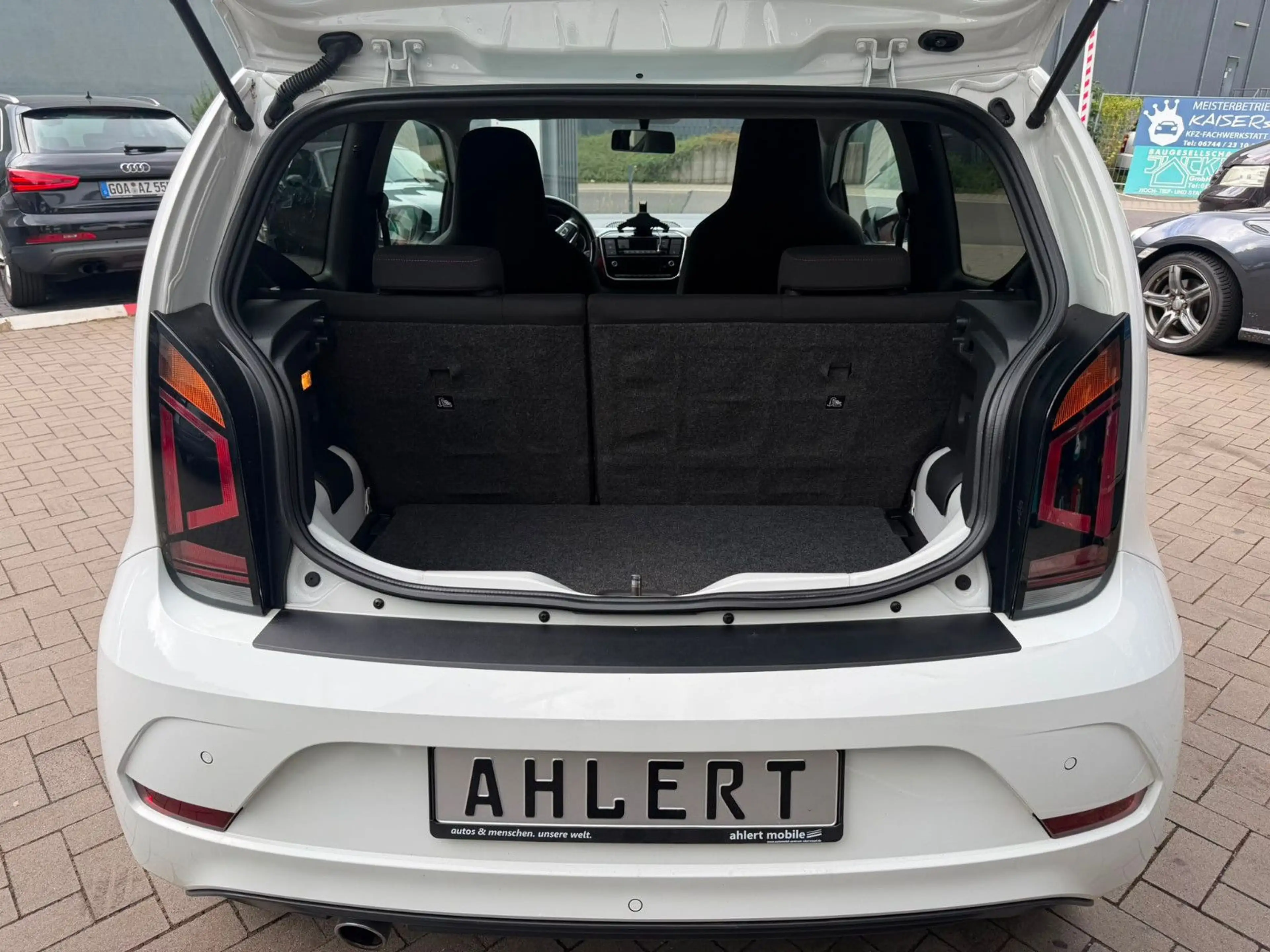 Volkswagen up! GTI LED — photo 8