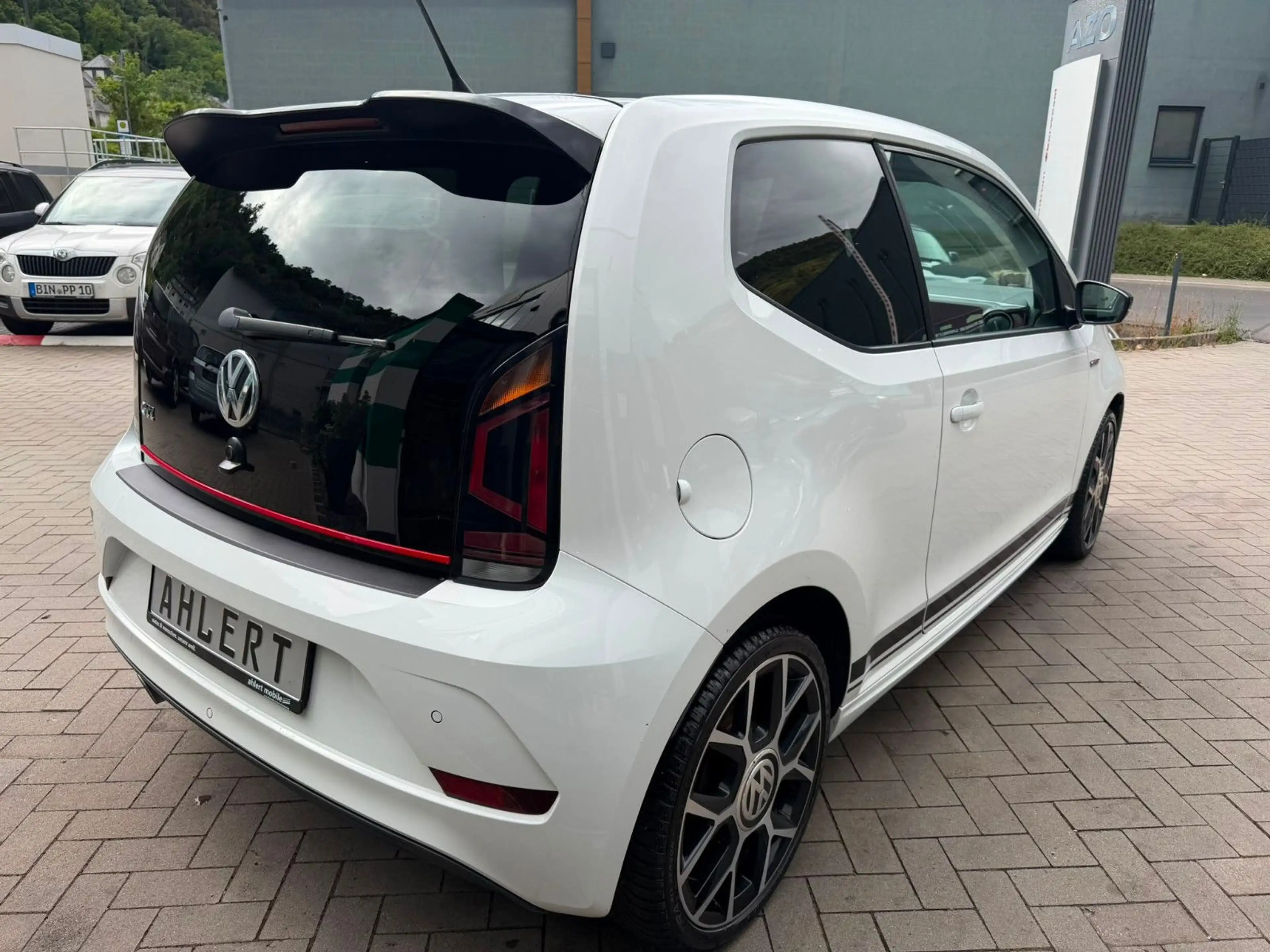 Volkswagen up! GTI LED — photo 5