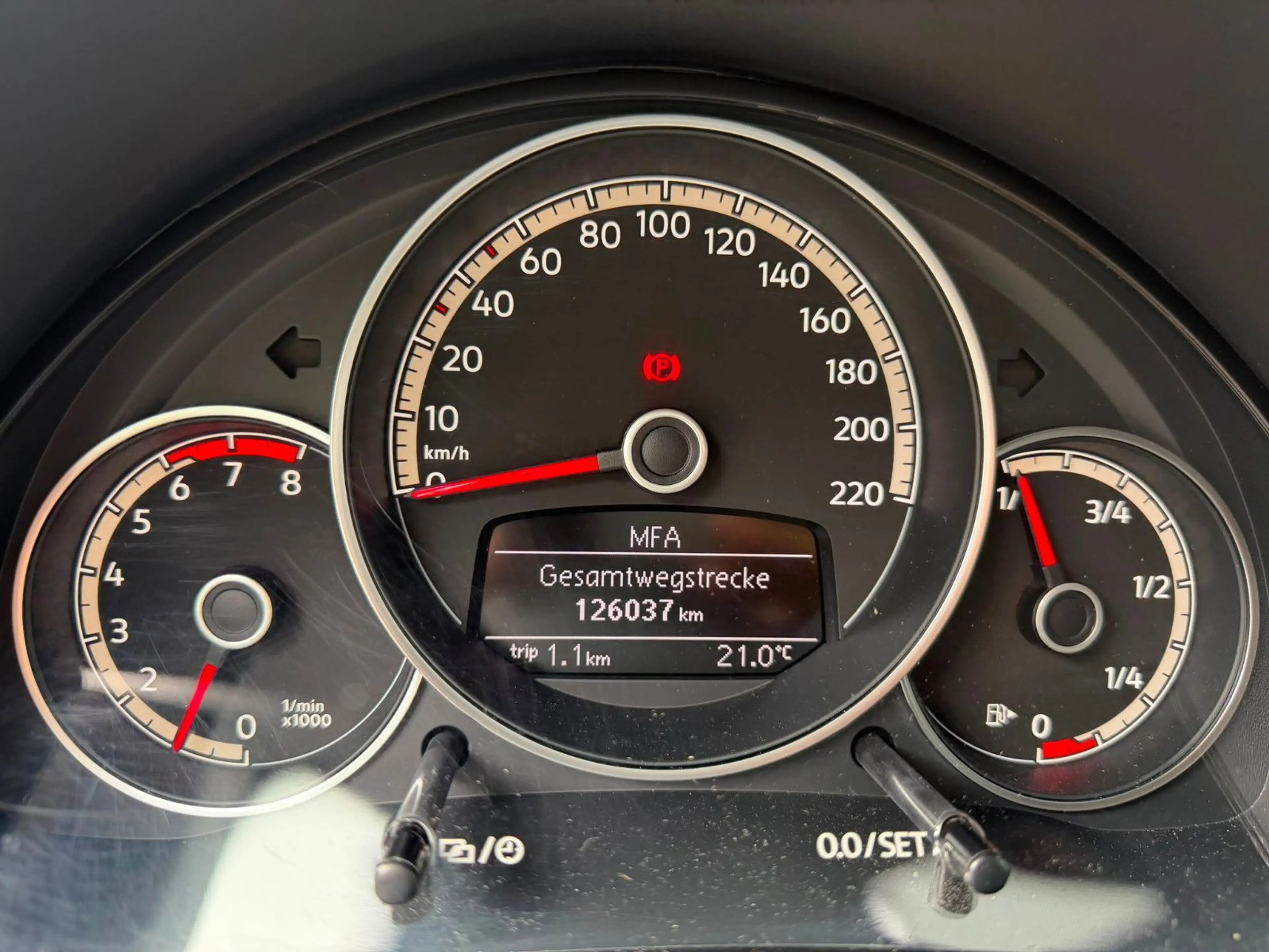 Volkswagen up! GTI LED — photo 12