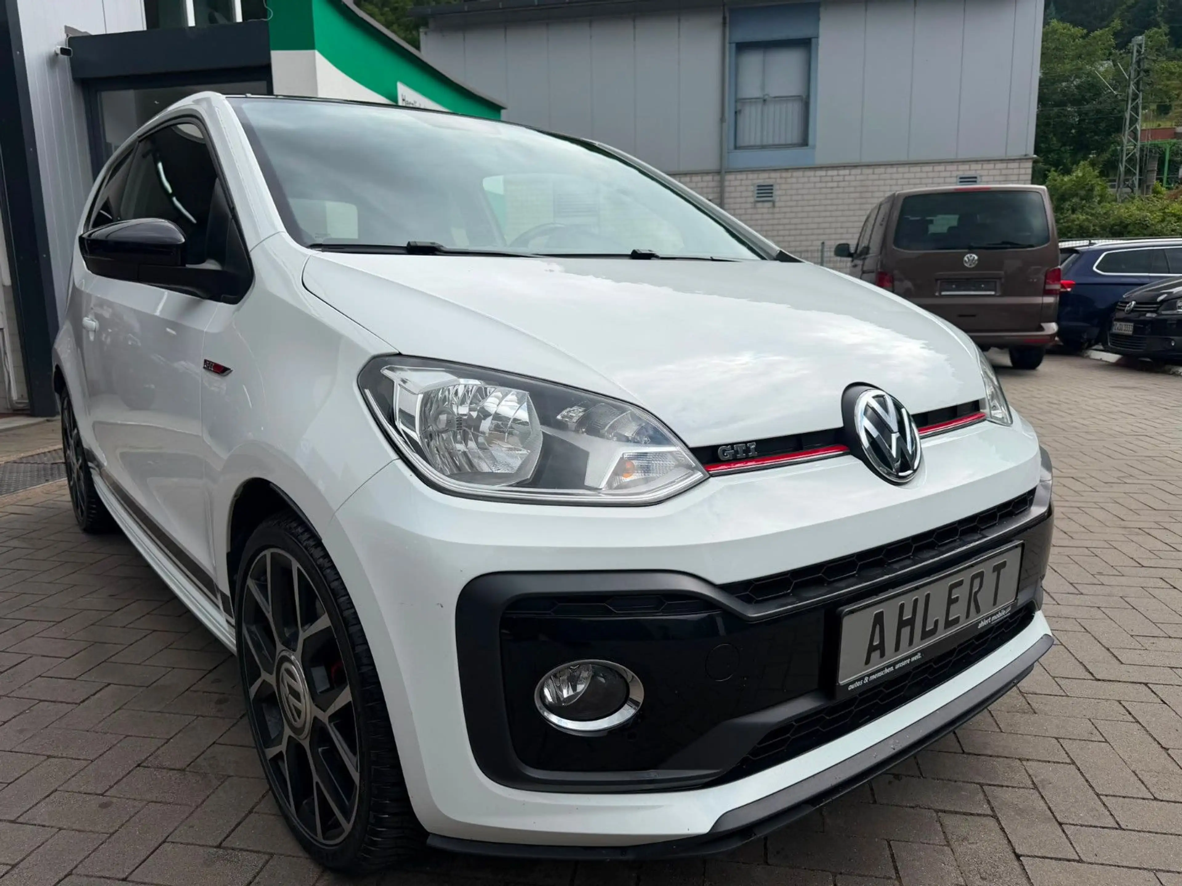 Volkswagen up! GTI LED — photo 3