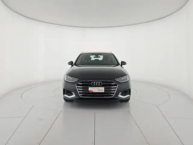 Audi A4 Avant view 7