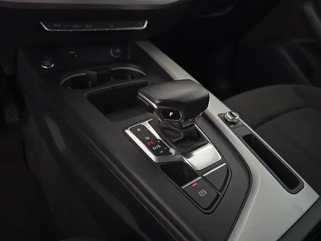 Audi A4 Avant view 12