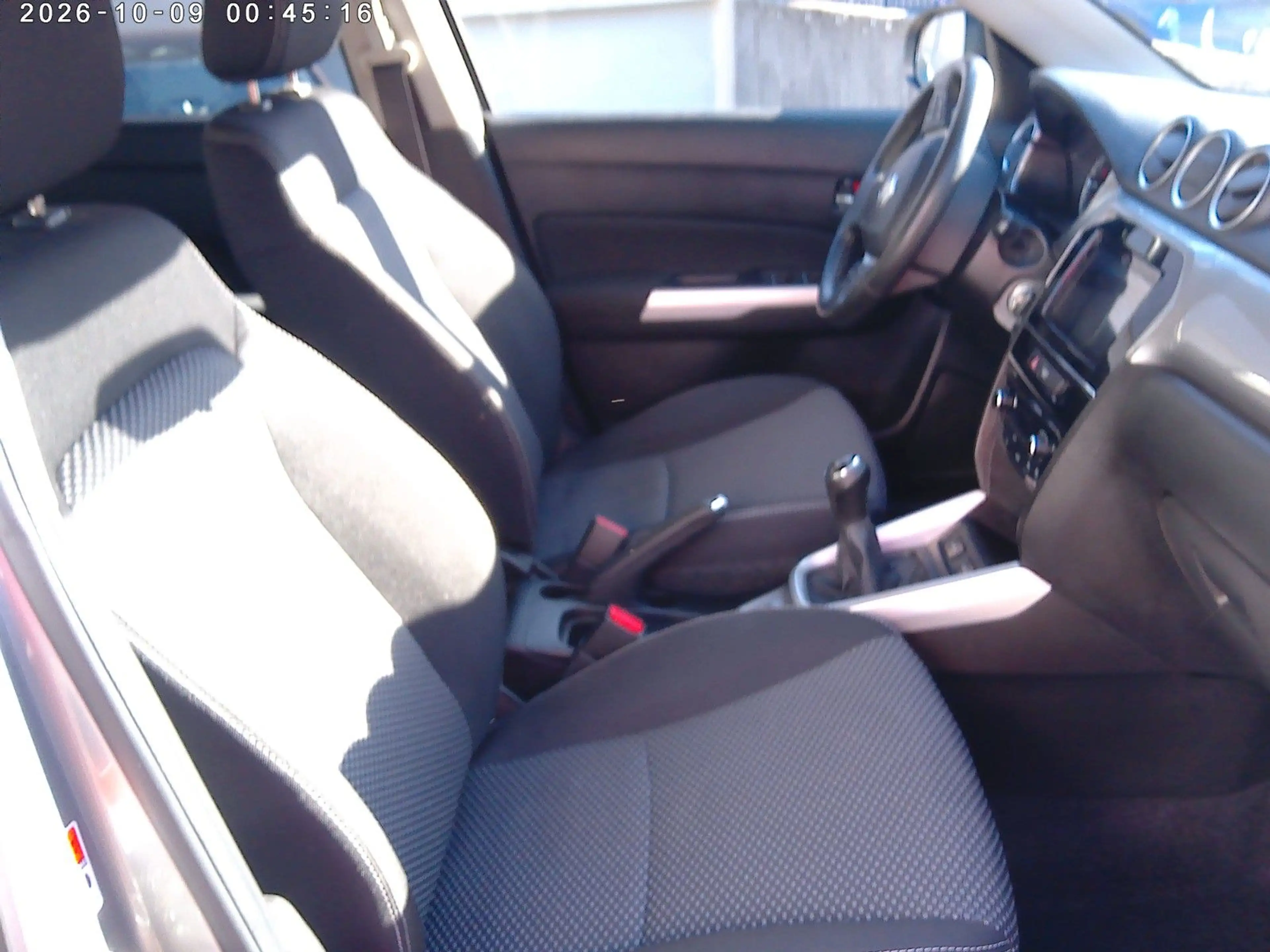 Suzuki Vitara 1.6 Comfort 4x4 AHK 1.Hd. — photo 15