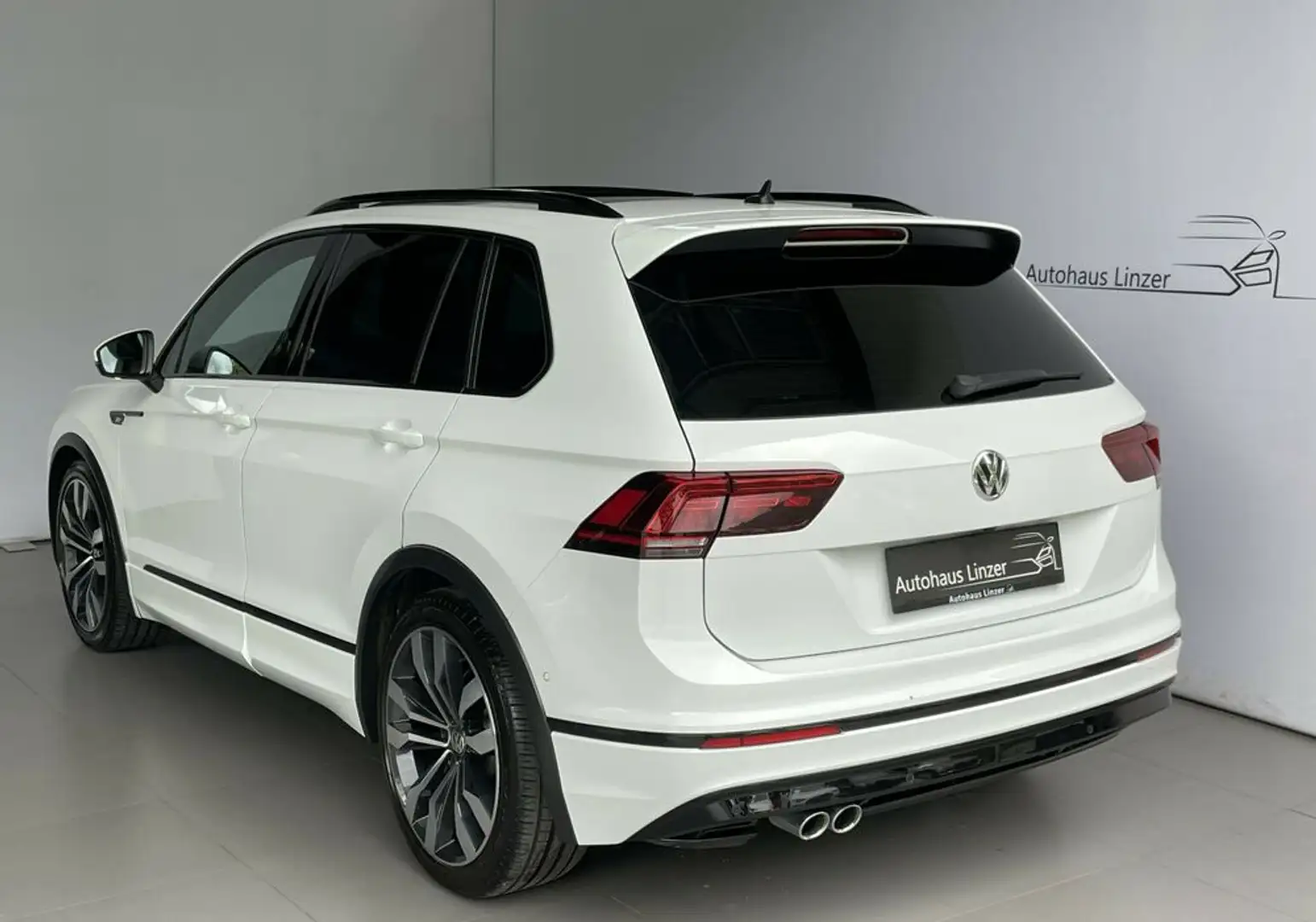 Volkswagen Tiguan R-Line 4x4 *LED*ACC*StHz*PANO*AHK*CAM*20Zol Weiß - 2