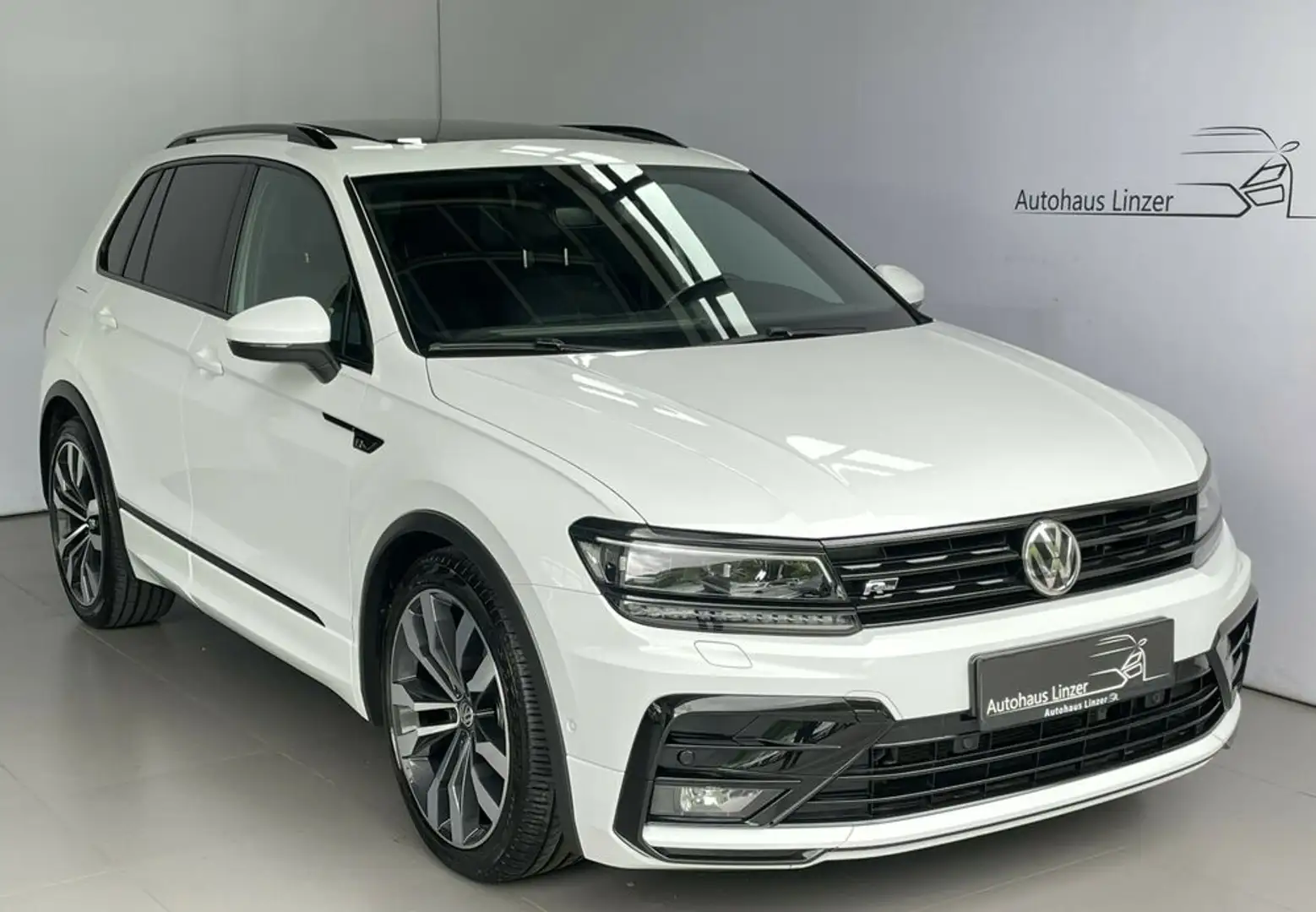 Volkswagen Tiguan R-Line 4x4 *LED*ACC*StHz*PANO*AHK*CAM*20Zol Weiß - 1