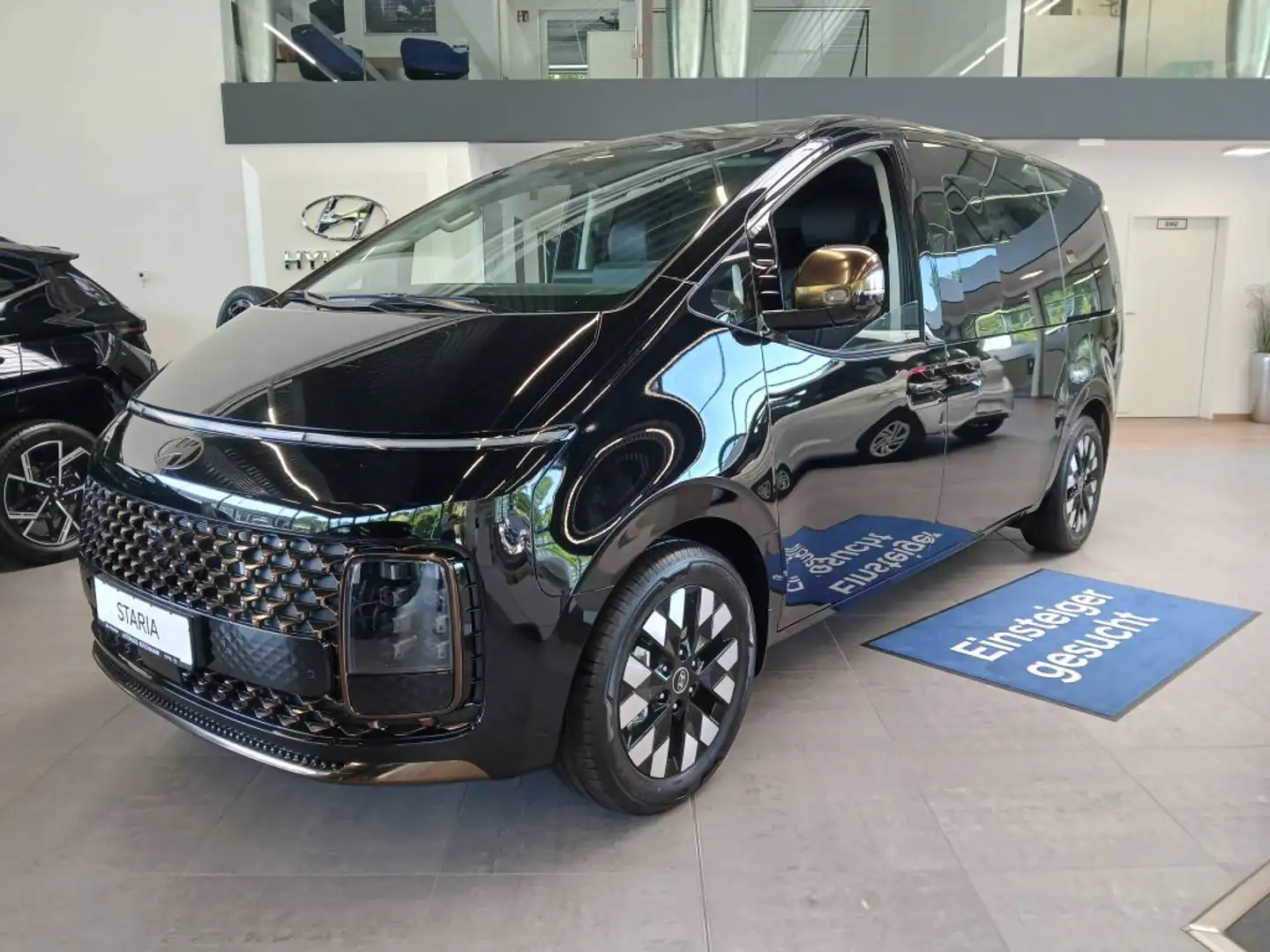 Hyundai STARIA 1.6 T-GDI HEV Signature +PANO+ Schwarz - 1