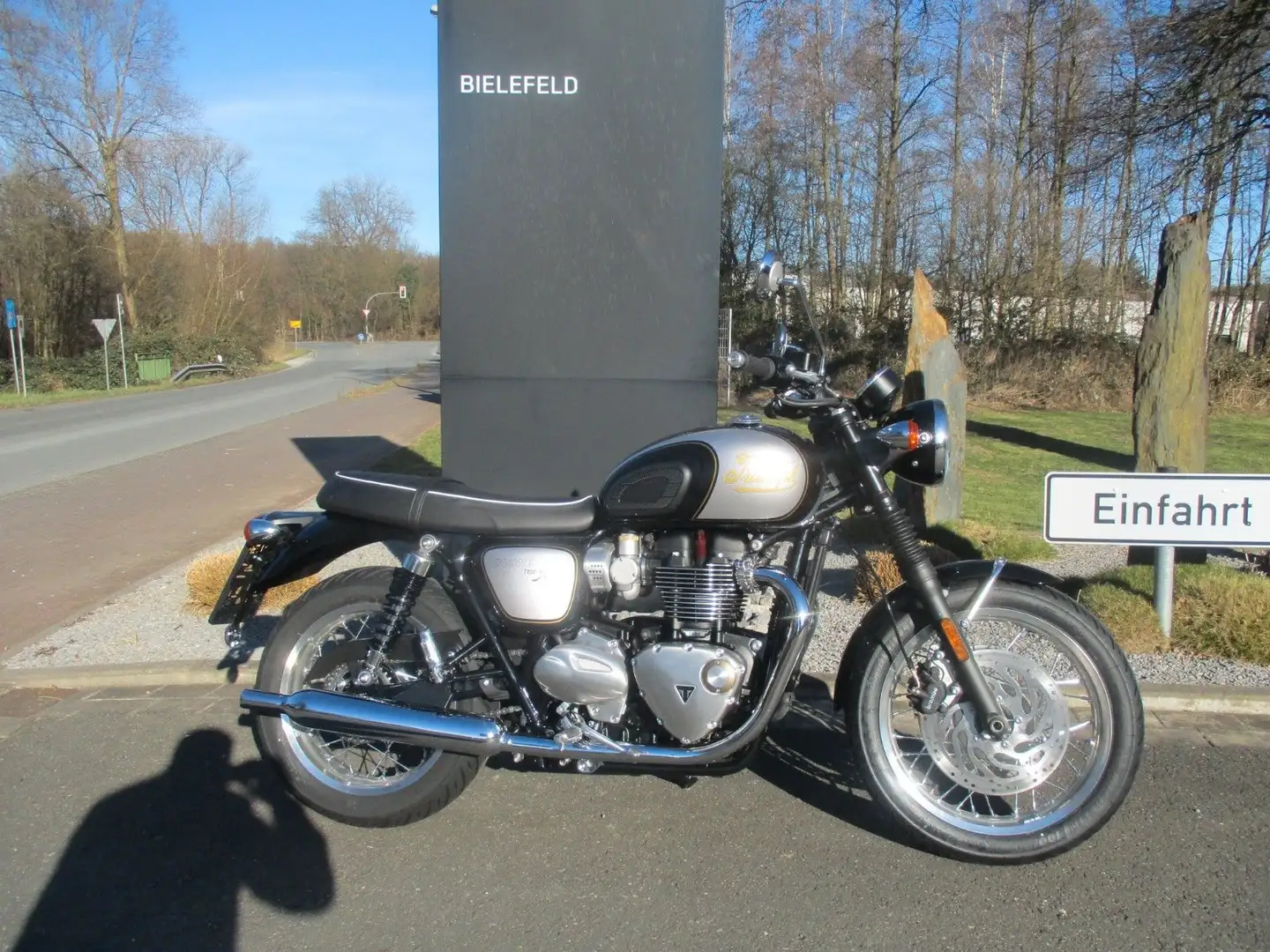 Triumph Bonneville T120 ICON Edition*79 PS crna - 2