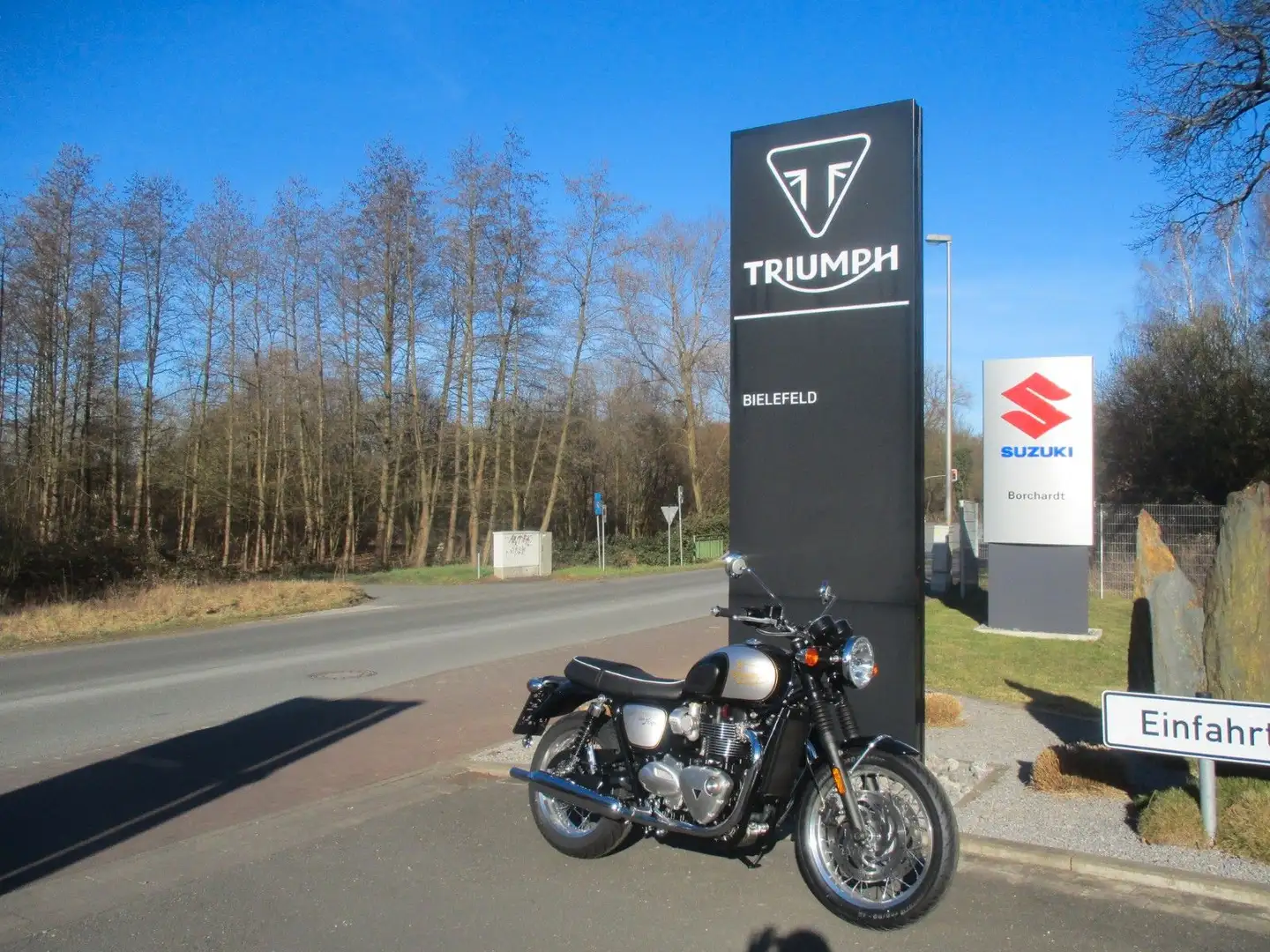 Triumph Bonneville T120 ICON Edition*79 PS crna - 1