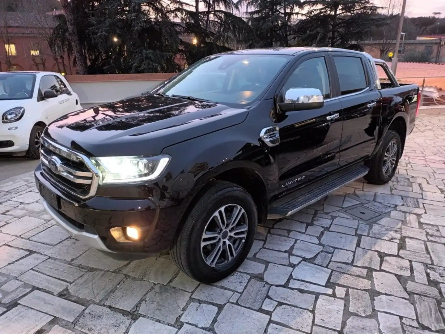 Ford Ranger 2000 ECOBLUE DOPPIA CAB LIMITED 213 CV AUTO GANCIO Nero - 2
