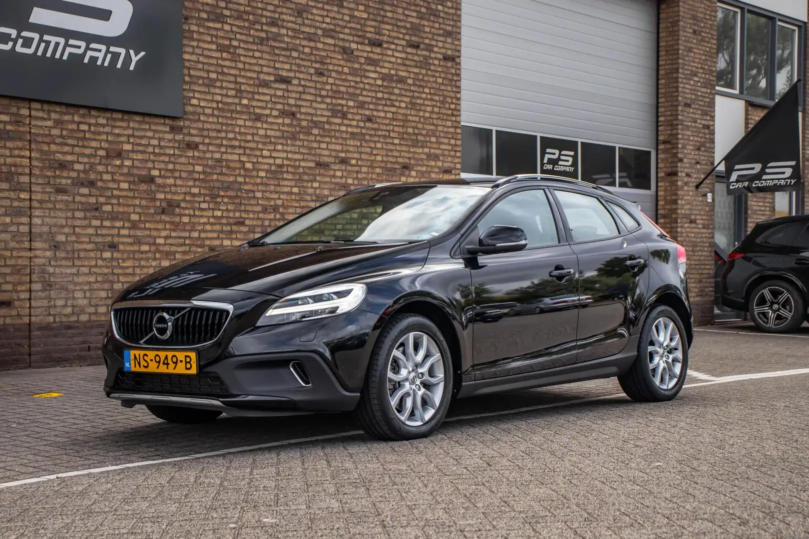 Volvo V40 Cross Country 2.0 T3 Momentum, NAP, DigiDash Negru - 2