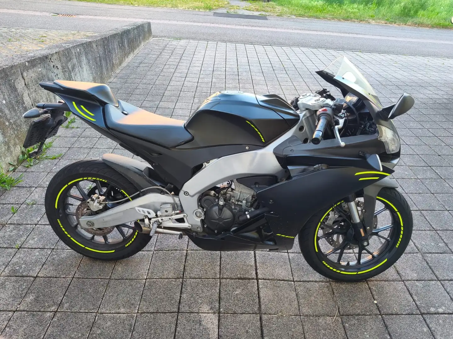 Aprilia RSV4 125 Negru - 1