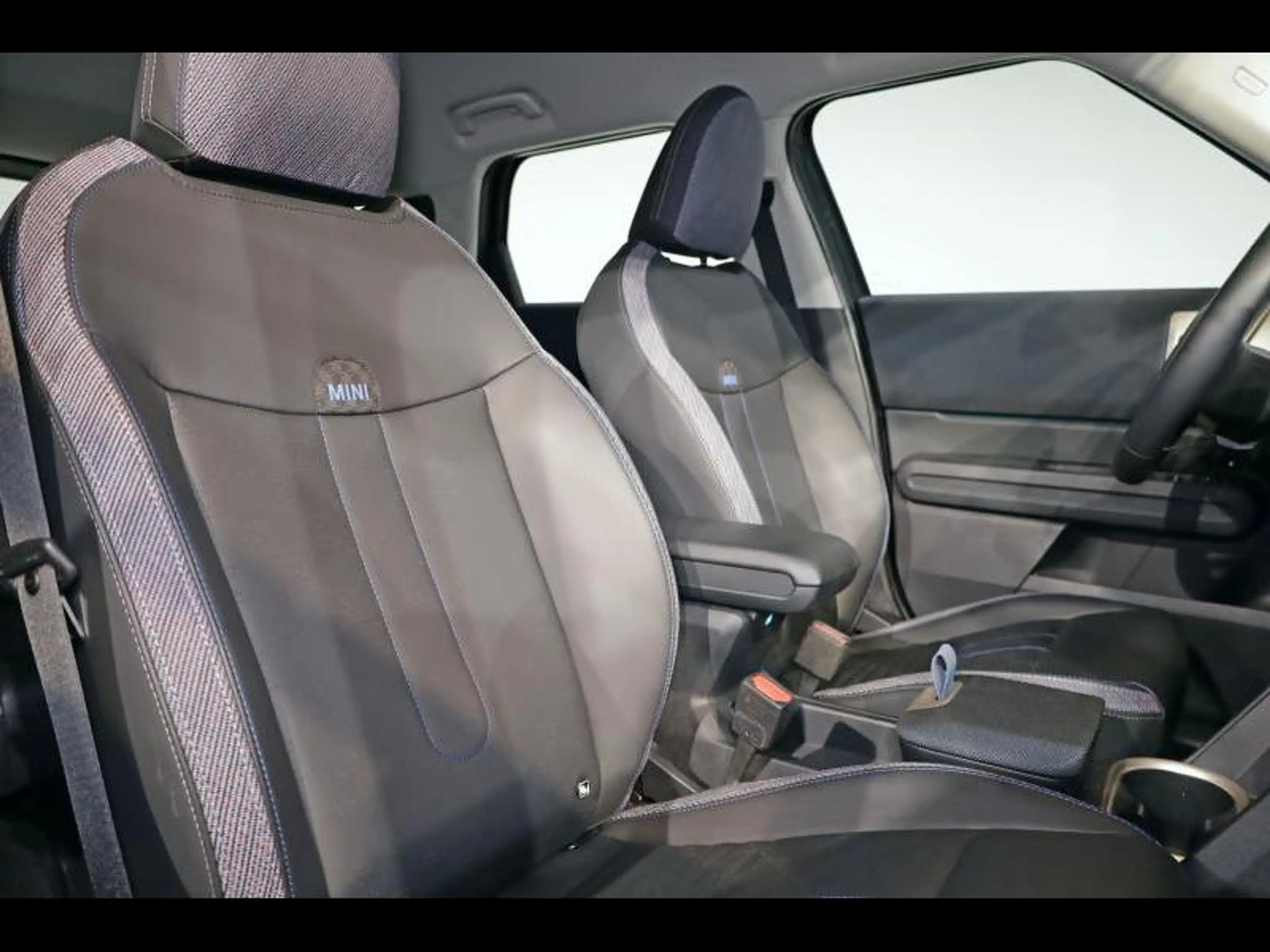 MINI Countryman C — photo 11
