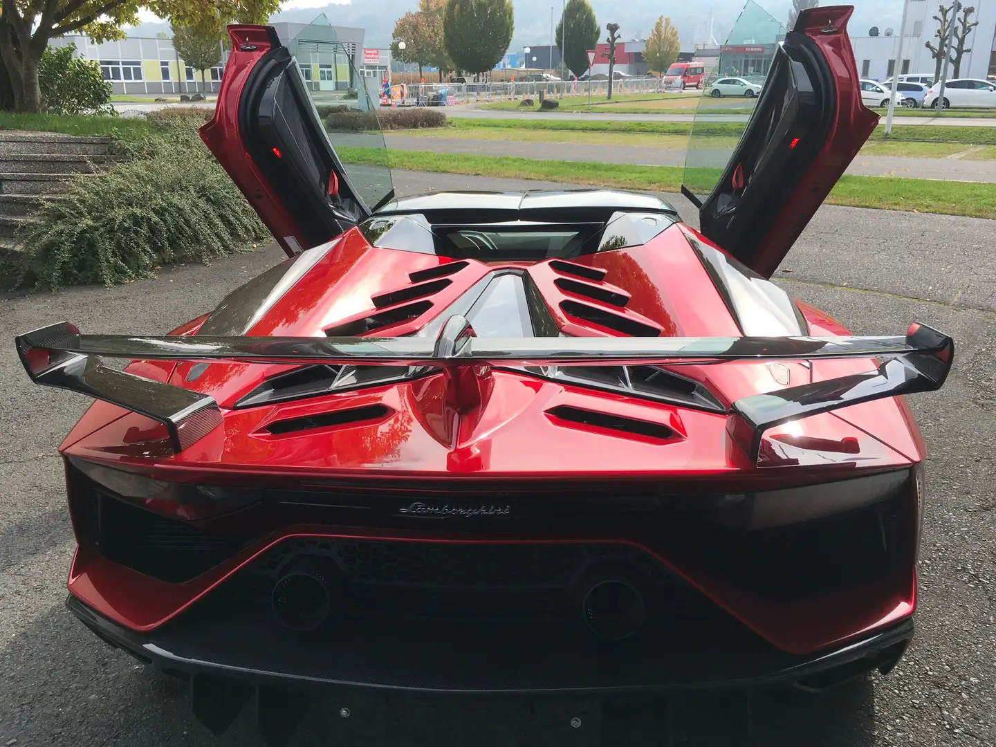 Lamborghini Aventador Roadster SVJ crvena - 2