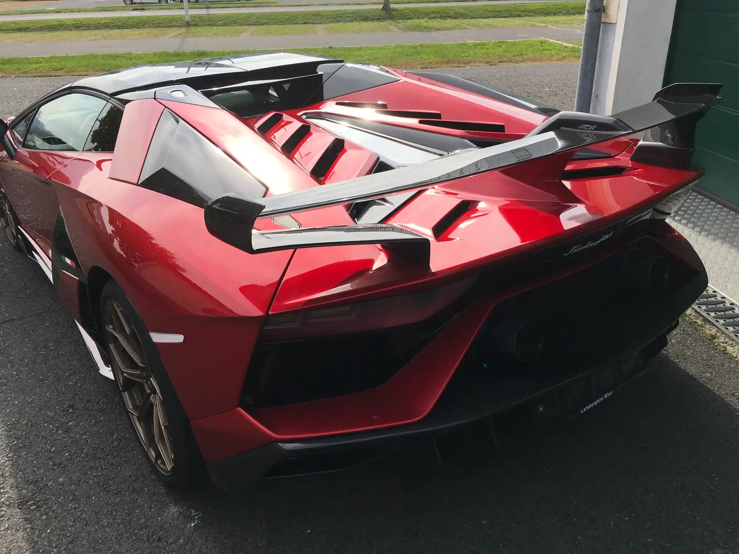 Lamborghini Aventador Roadster SVJ Kırmızı - 1