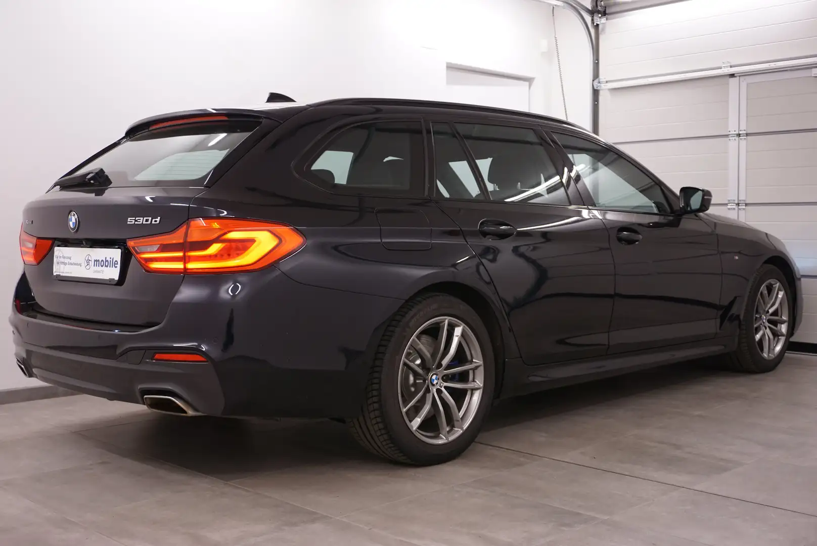 BMW 530 XD M Sport Touring // Abstandst.// Pan // AHK // Nero - 2