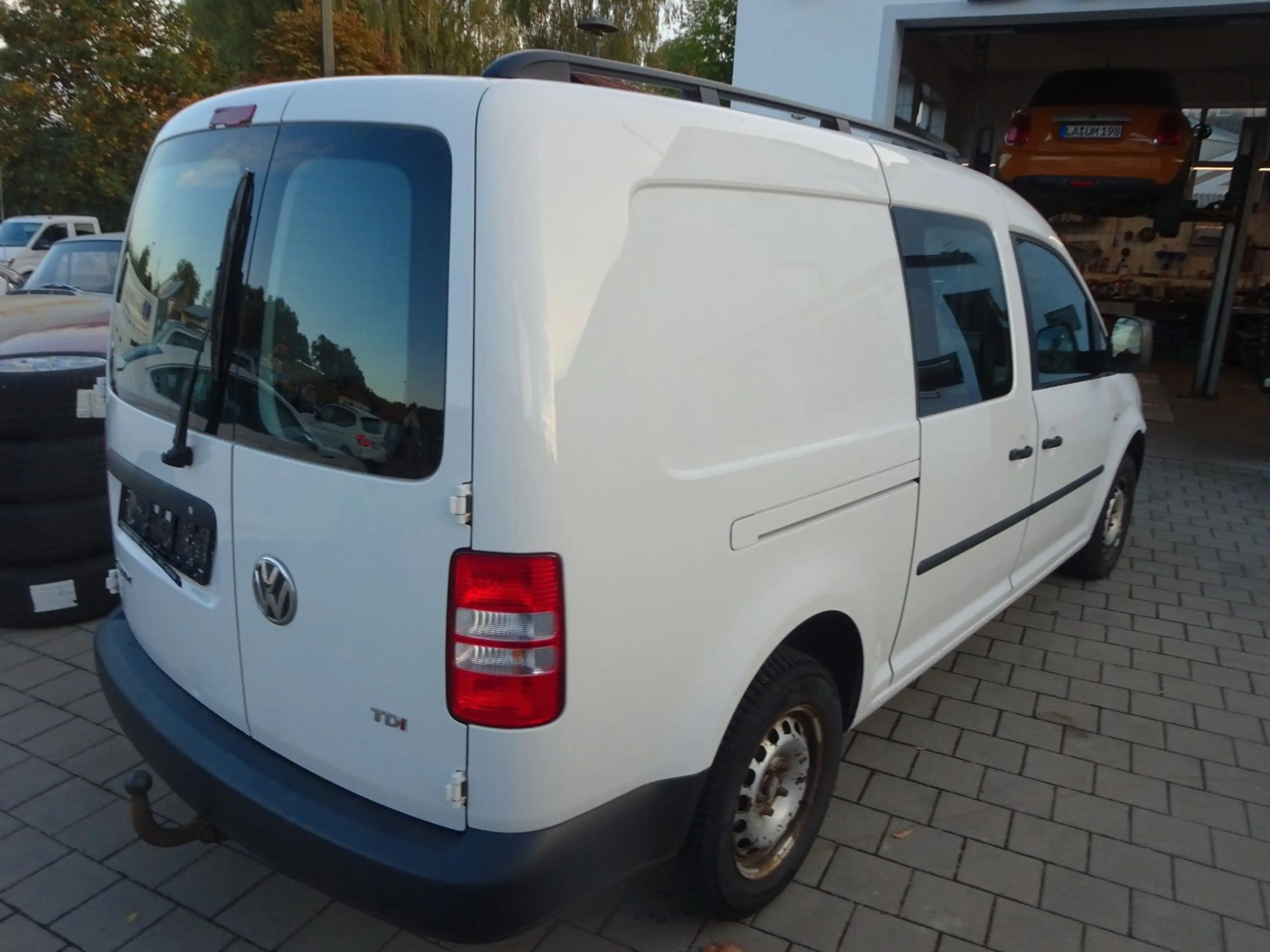 Volkswagen Caddy Kasten/Kombi Maxi/5. Sitze/NAVI/AHK — photo 7