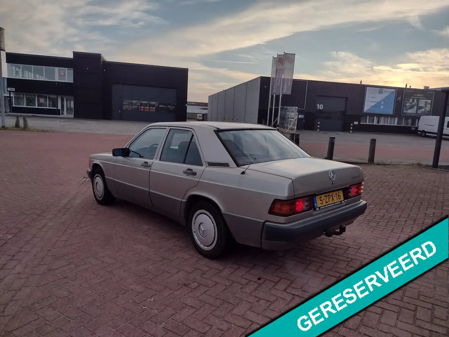Mercedes-Benz 190 2.0 E APK 27-02-2027 Grijs - 2