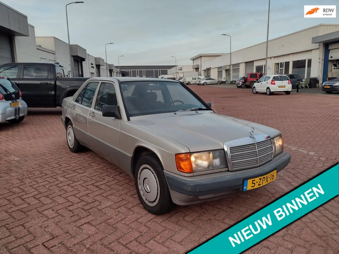 Mercedes-Benz 190 2.0 E APK 27-02-2027 Gri - 1