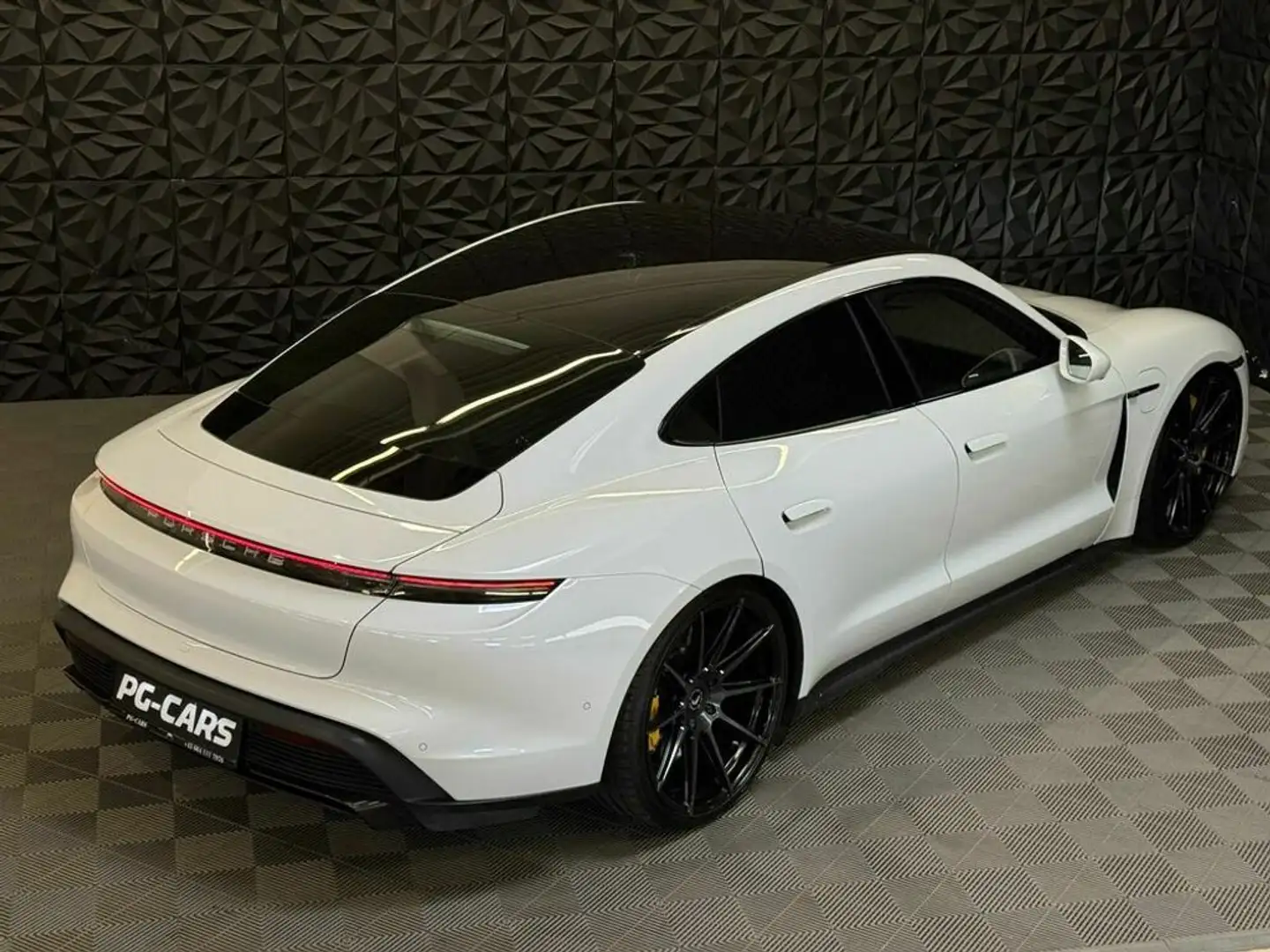 Porsche Taycan Turbo S *MwSt* Weiß - 2