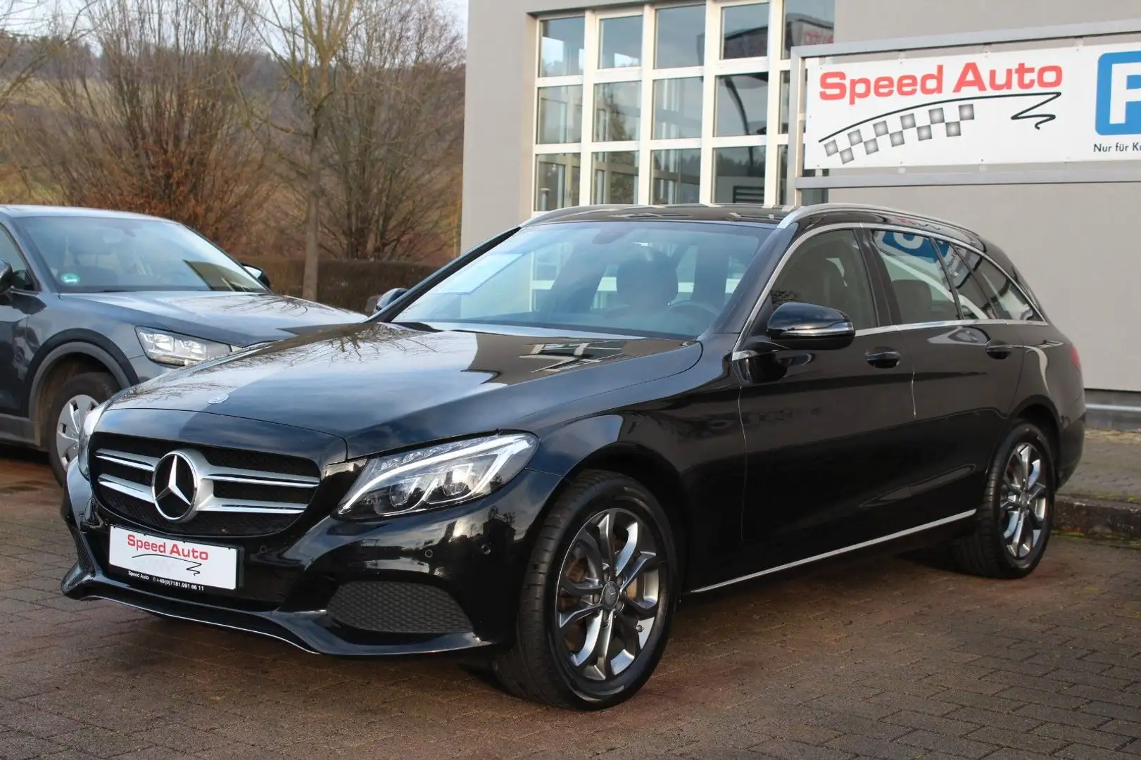 Mercedes-Benz C 250 T d 4Matic Avantgarde NAVI/LED/PDC/17 ZOLL Zwart - 1