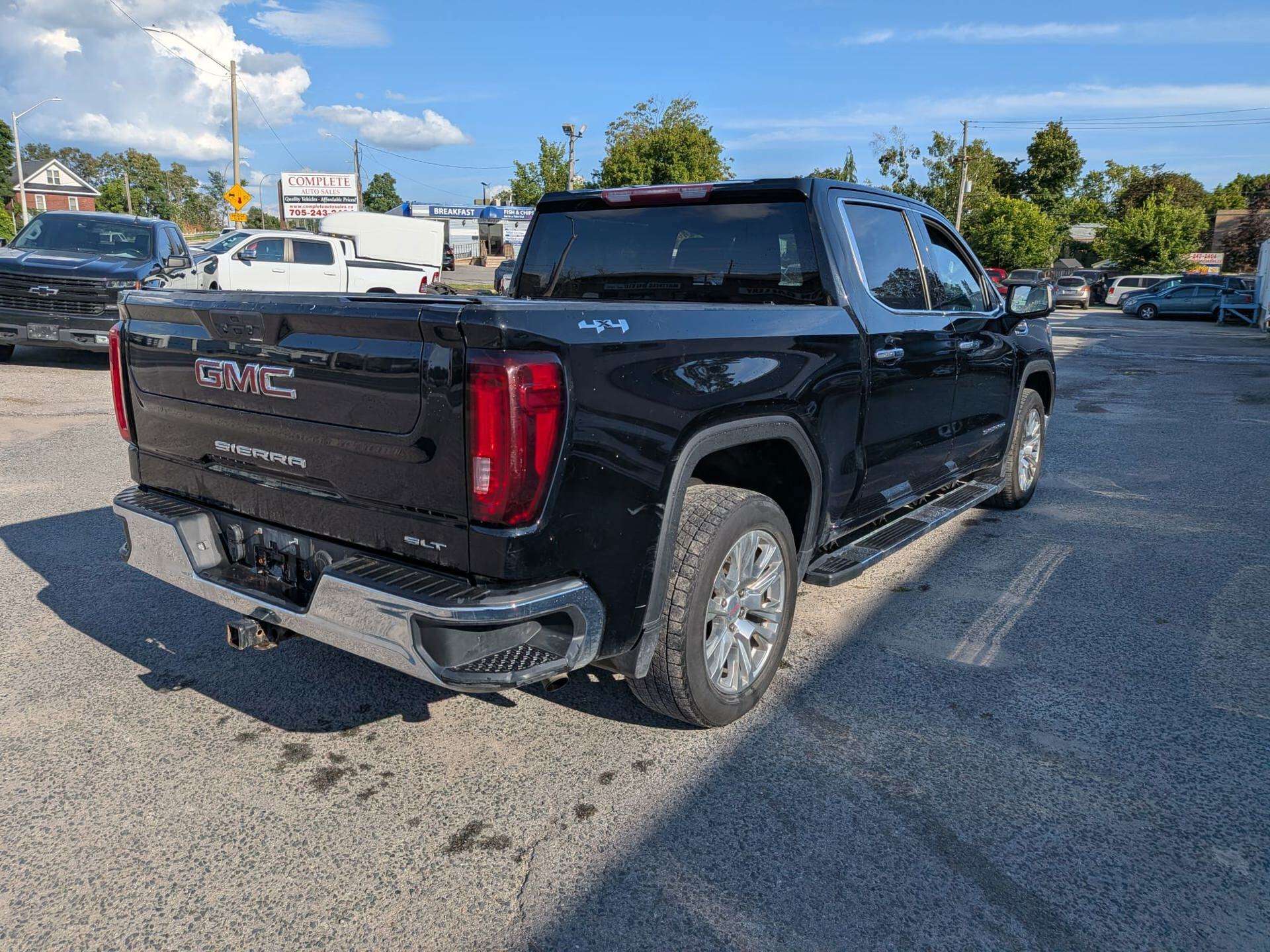 2022 GMC Sierra 1500 SLT Crew Cab Short Box 4WD — снимка 1
